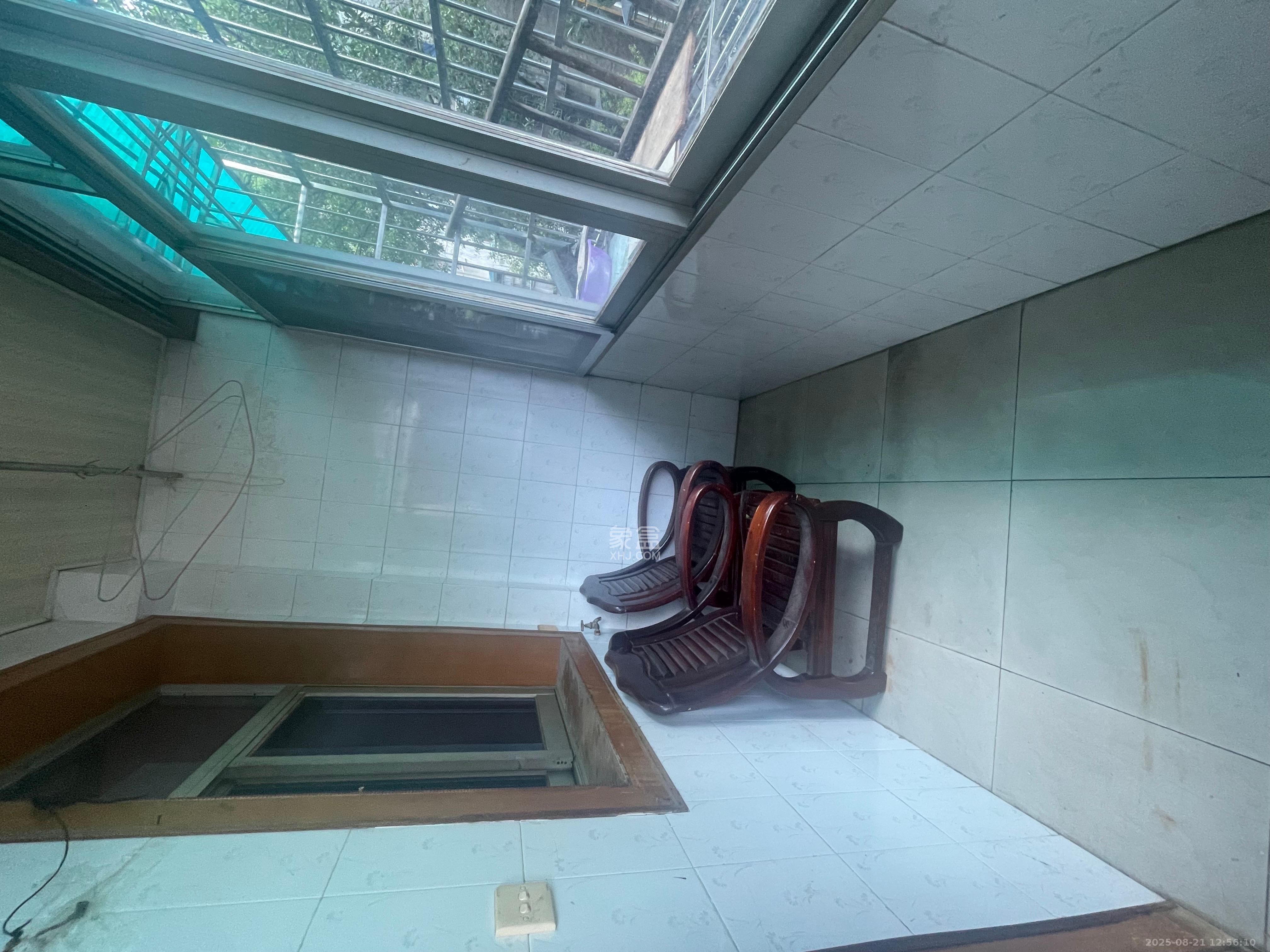 赤岗小区(一二三片)  2室1厅1卫    1300.0元/月 赤岗小区(一二三片)  2室1厅1卫    1300.0元/月室内图