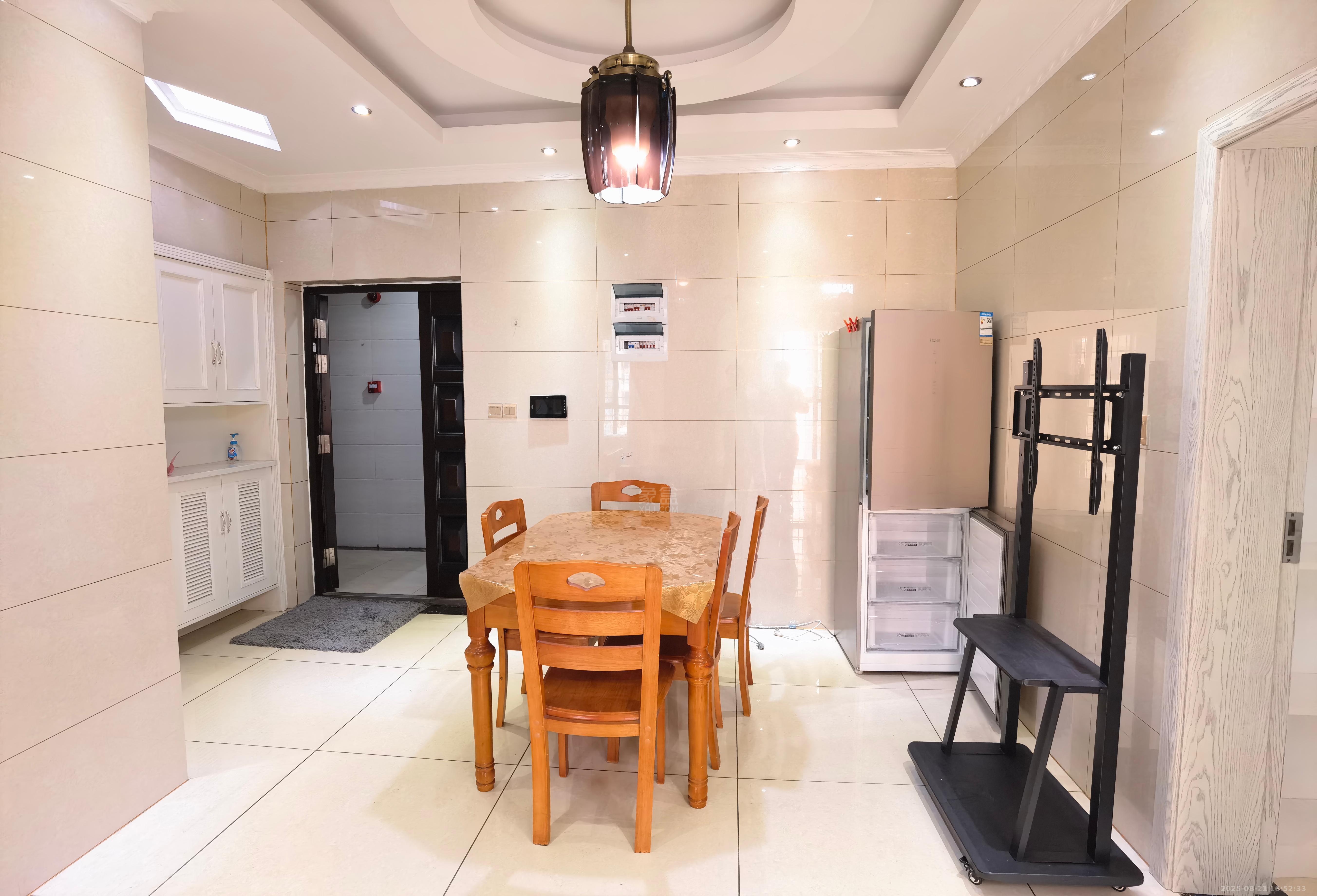 湖景名城 2室2厅1卫 1800.0元/月 湖景名城 2室2厅1卫 1800.0元/月室内图