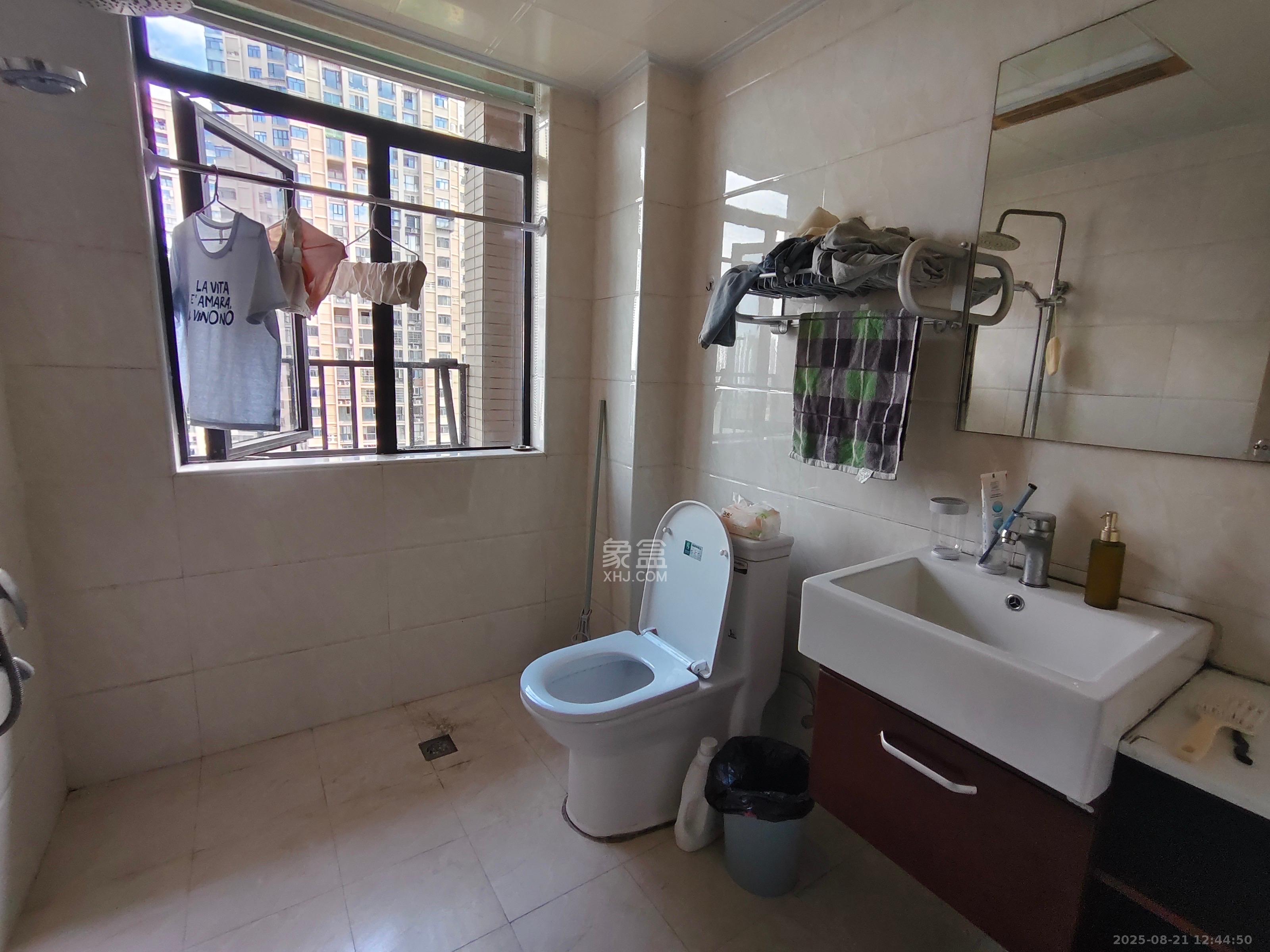 辉煌国际城二期  4室2厅2卫    2700.0元/月室内图