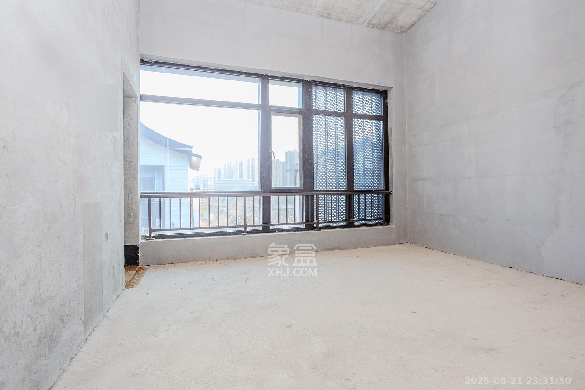 长房润和湘江玥 6室2厅4卫 700.0万 长房润和湘江玥 6室2厅4卫 700.0万卧室