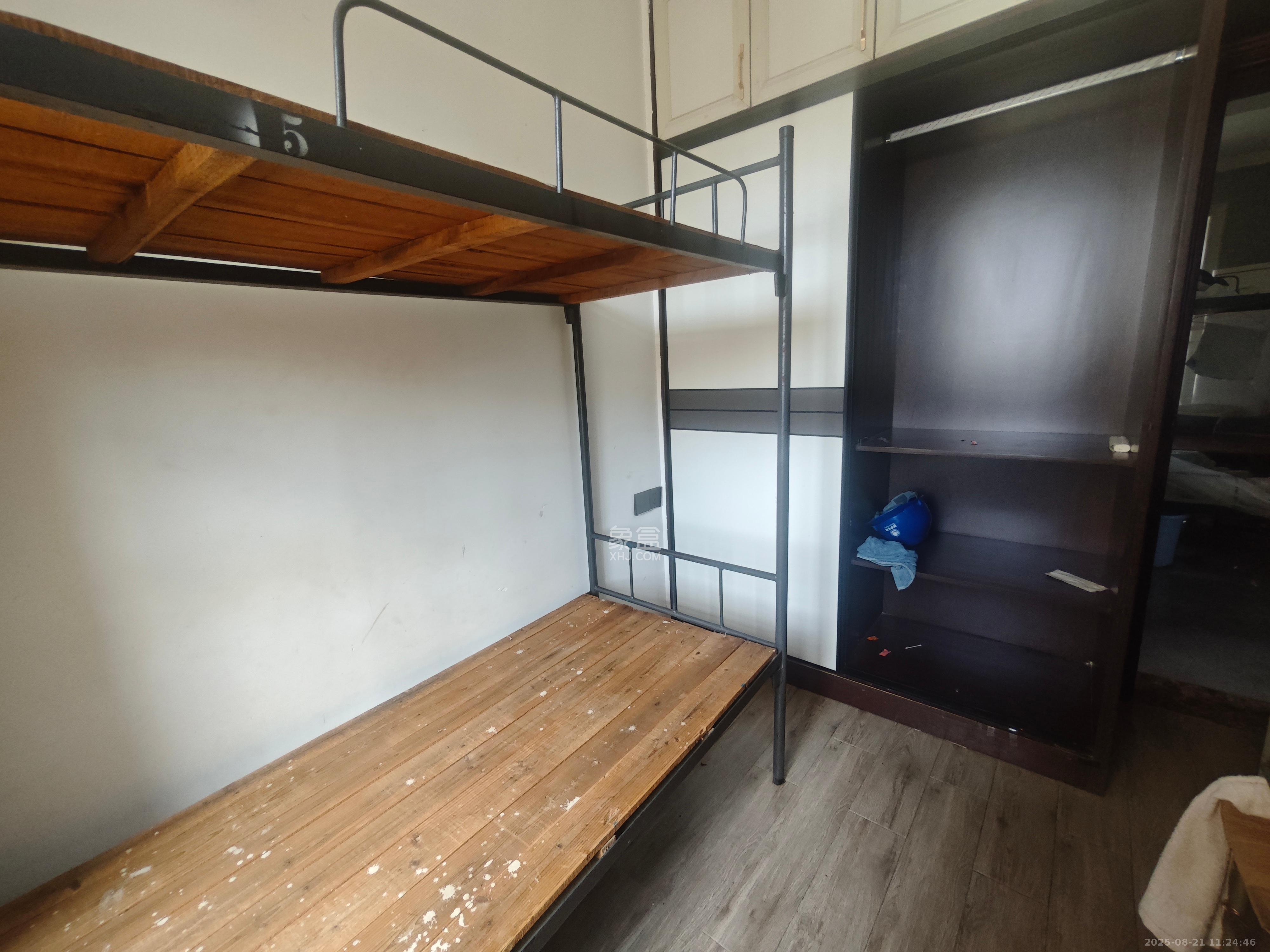 星城新宇川河苑 3室2厅1卫 2200.0元/月 星城新宇川河苑 3室2厅1卫 2200.0元/月室内图