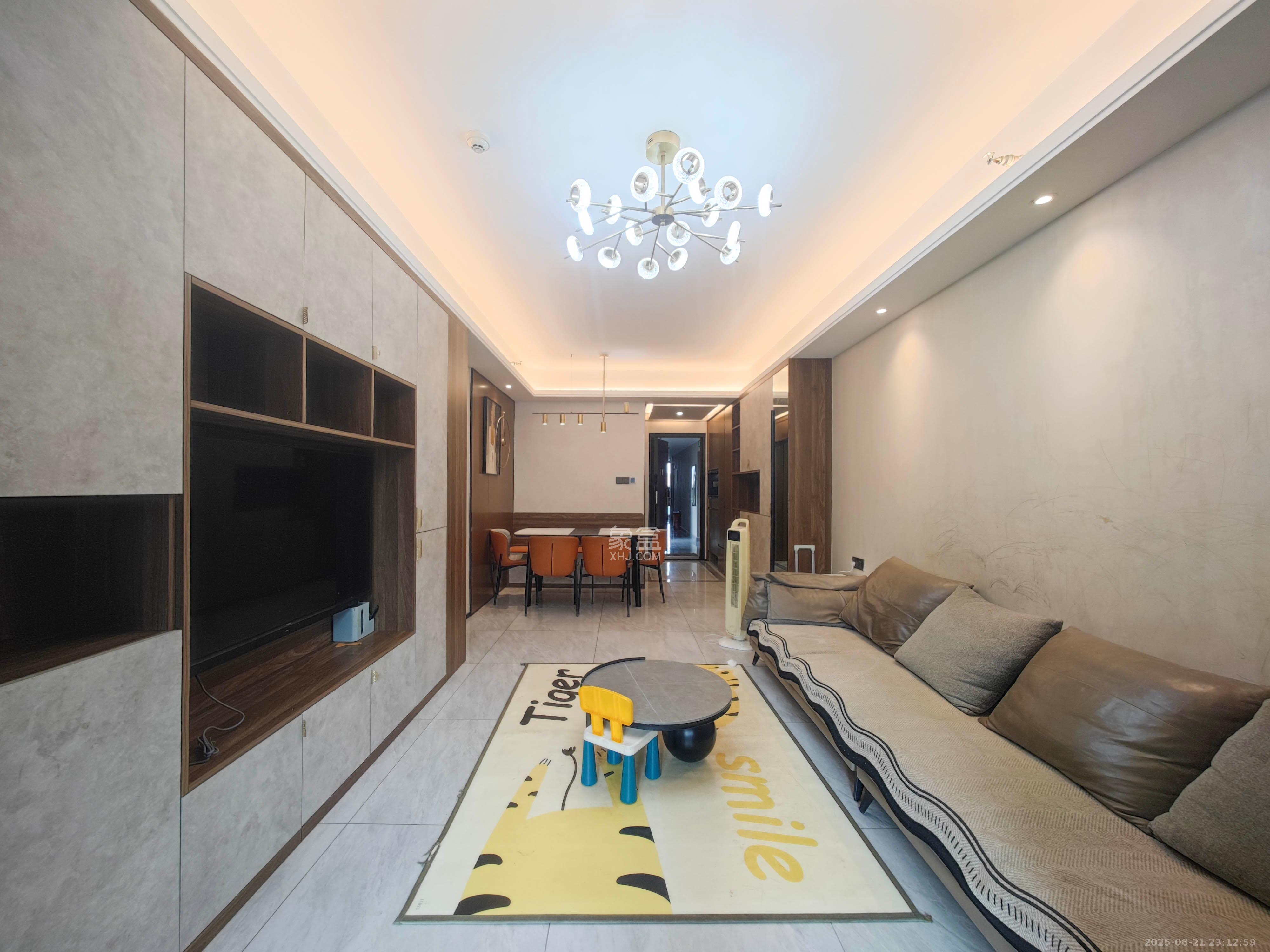 万科魅力之城天阔里  3室2厅2卫    98.0万 万科魅力之城天阔里  3室2厅2卫    98.0万客厅