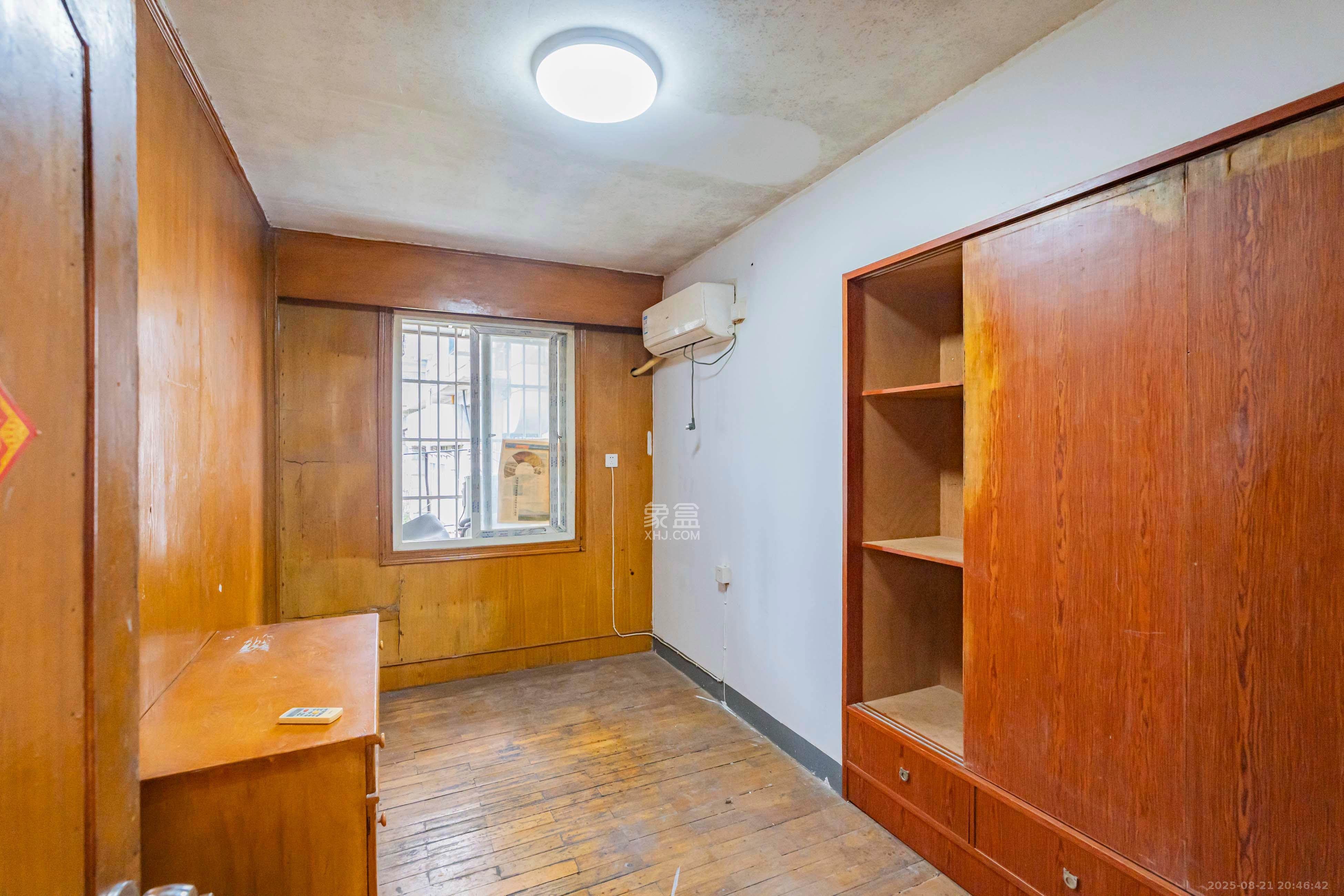 通泰街商居楼 3室1厅1卫 88.0万 通泰街商居楼 3室1厅1卫 88.0万卧室