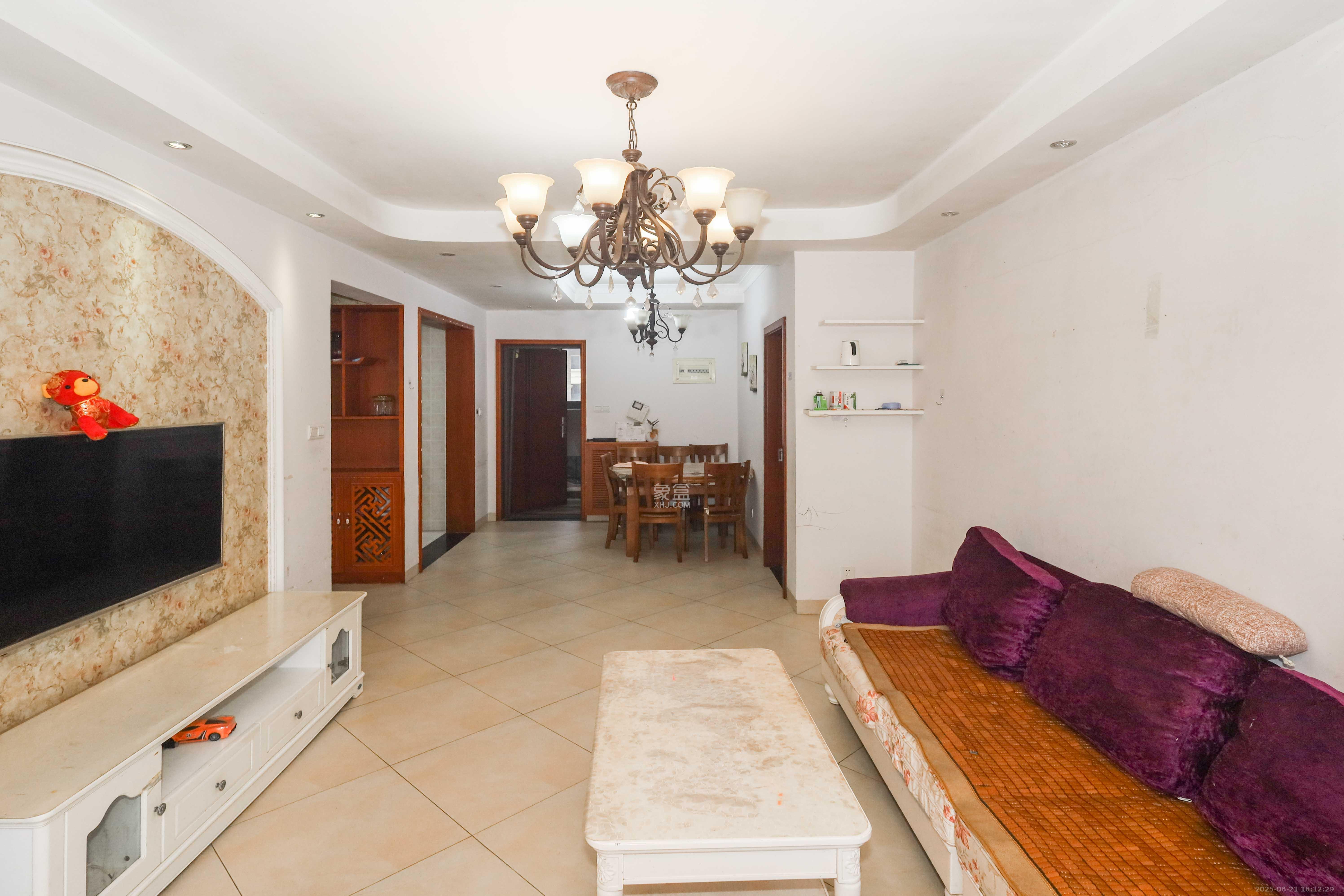 保利麓谷林语C区 2室2厅1卫 68.0万 保利麓谷林语C区 2室2厅1卫 68.0万客厅