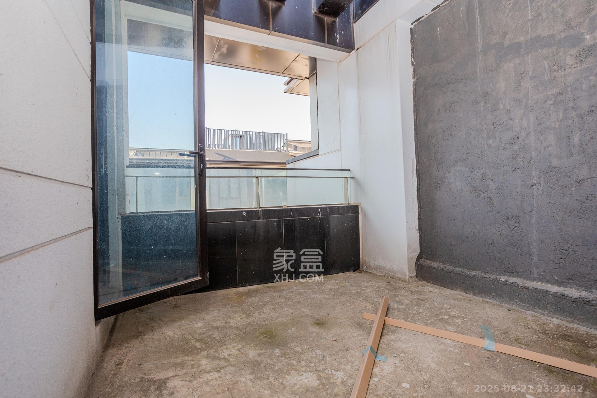 长房润和湘江玥 6室2厅4卫 700.0万 长房润和湘江玥 6室2厅4卫 700.0万卫生间