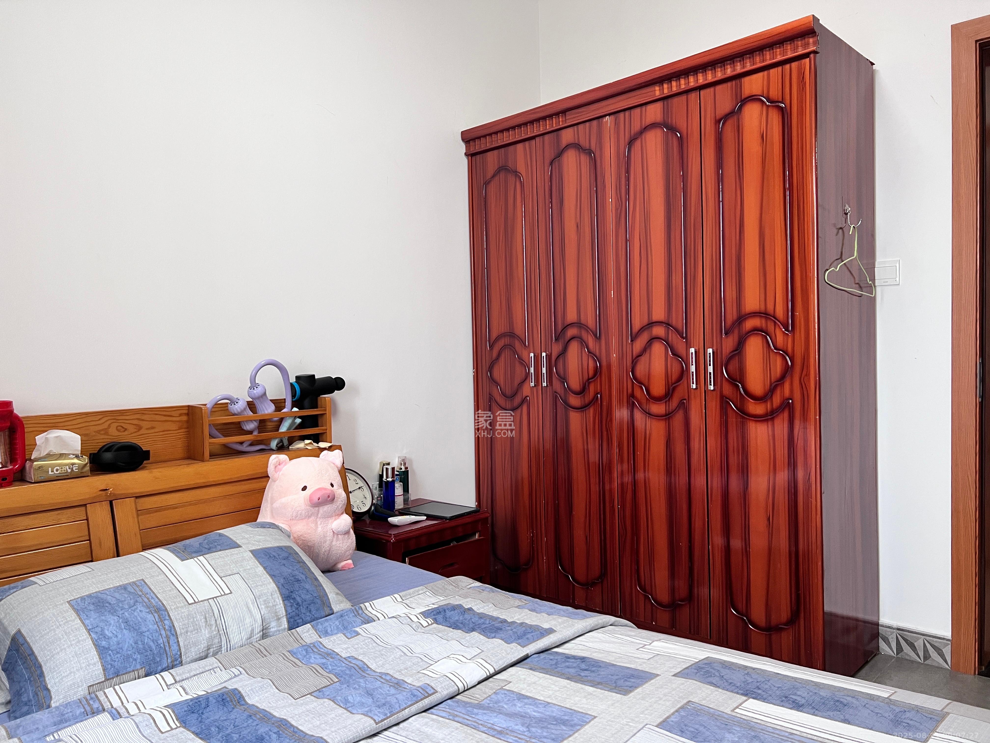 八方小区B区  3室2厅2卫    4800.0元/月室内图