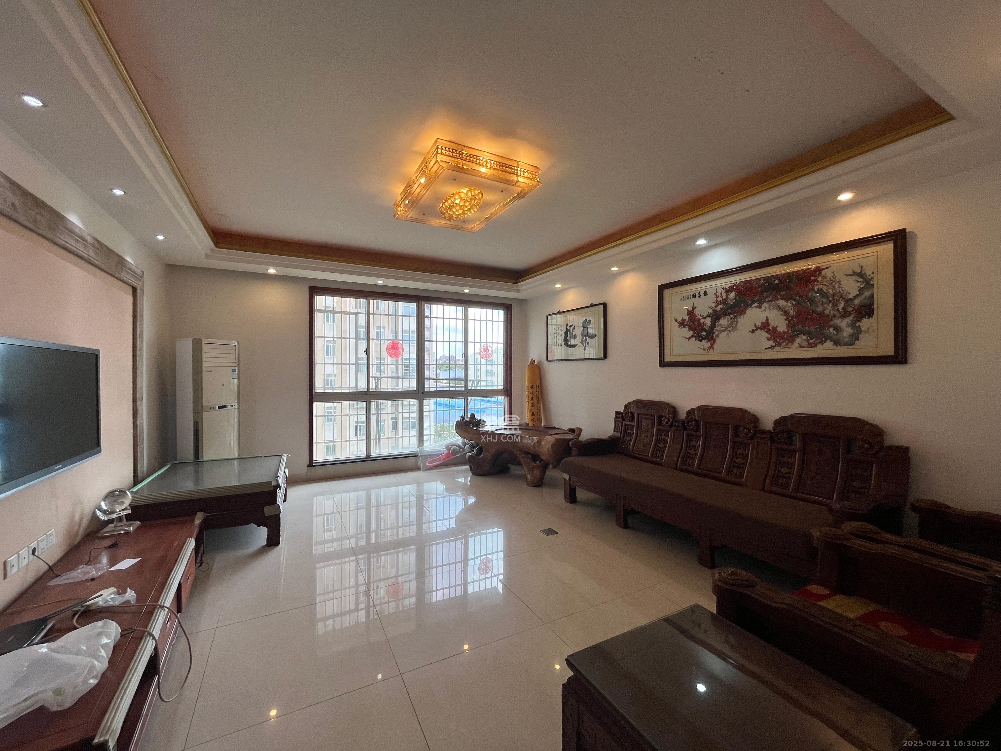 八一小区  3室2厅2卫    2100.0元/月 八一小区  3室2厅2卫    2100.0元/月室内图