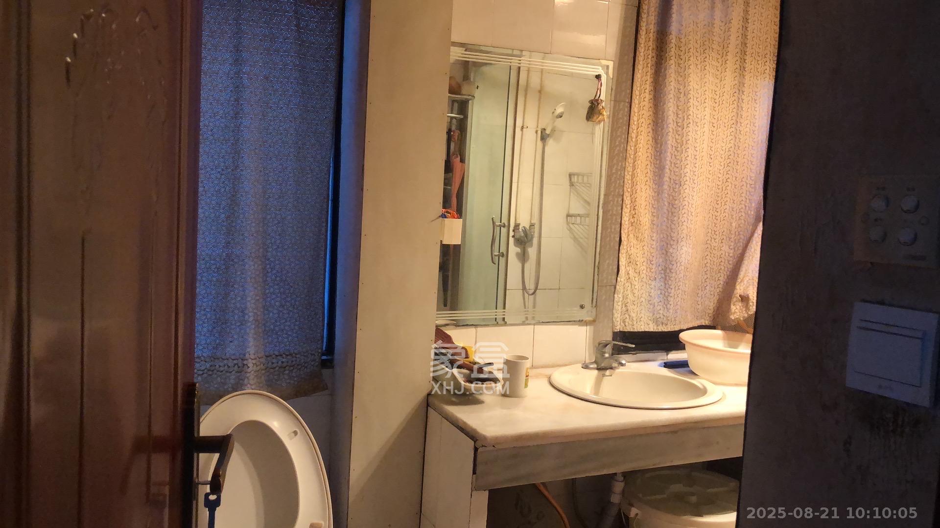 寿星街社区 4室2厅1卫 2600.0元/月 寿星街社区 4室2厅1卫 2600.0元/月室内图