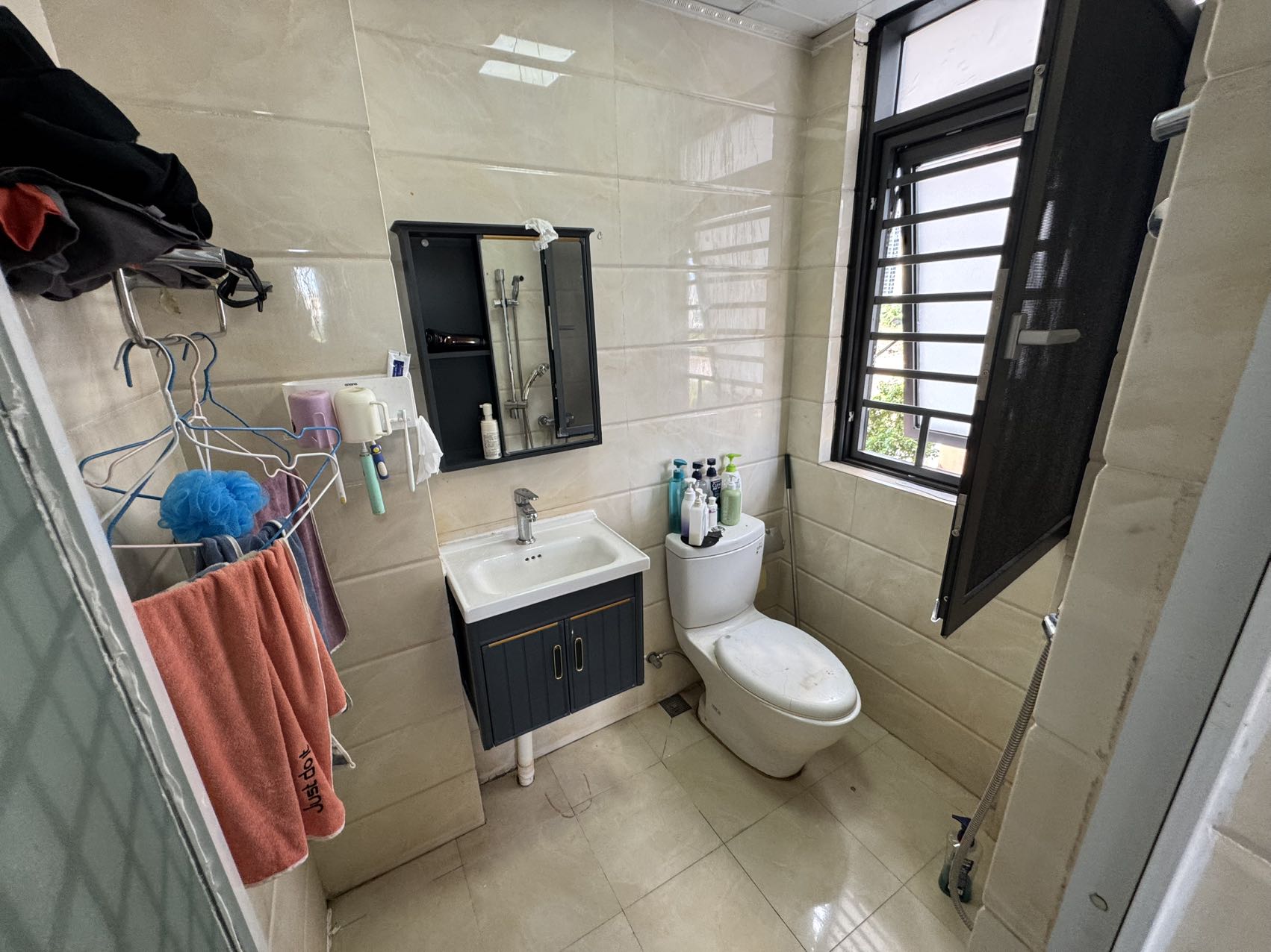 金碧文华 3室2厅2卫 227.0万 金碧文华 3室2厅2卫 227.0万客厅