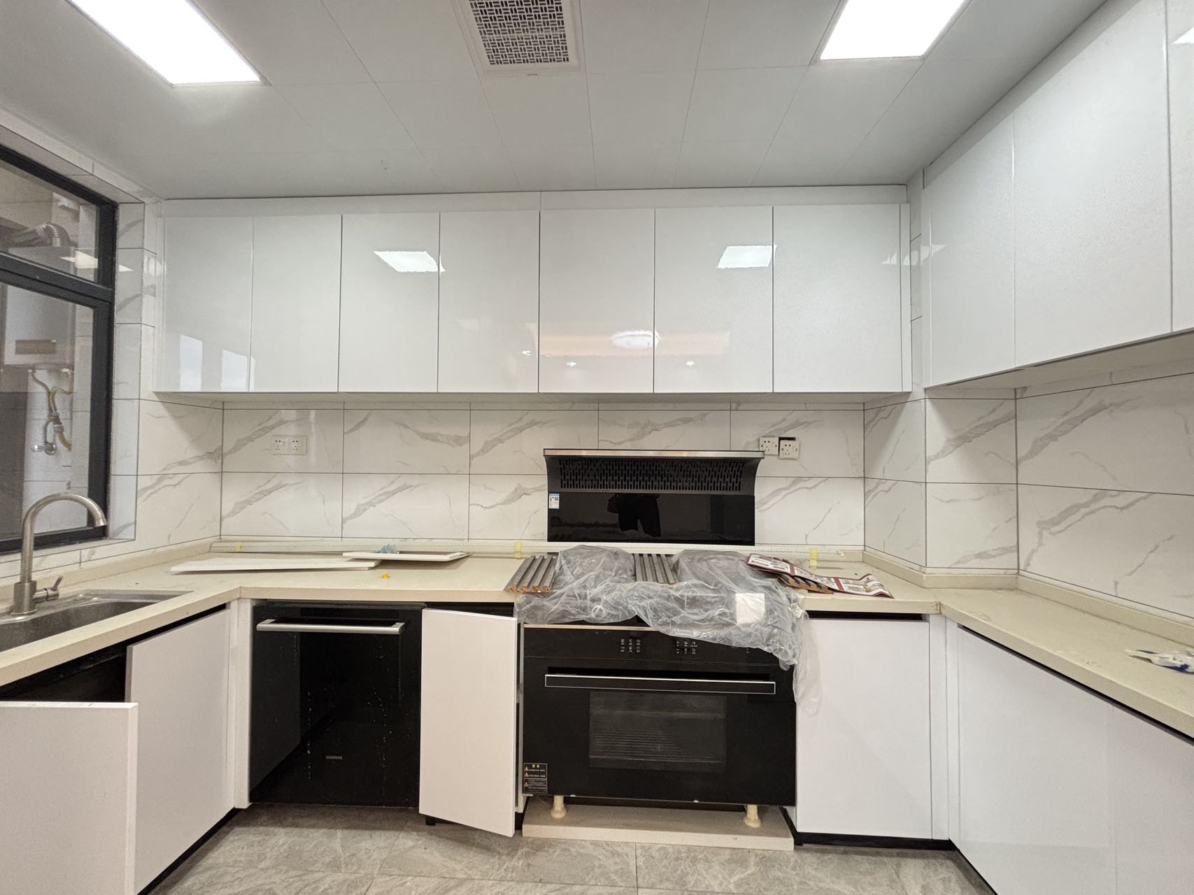 华府蓝湾 4室2厅2卫 230.0万 华府蓝湾 4室2厅2卫 230.0万室内图