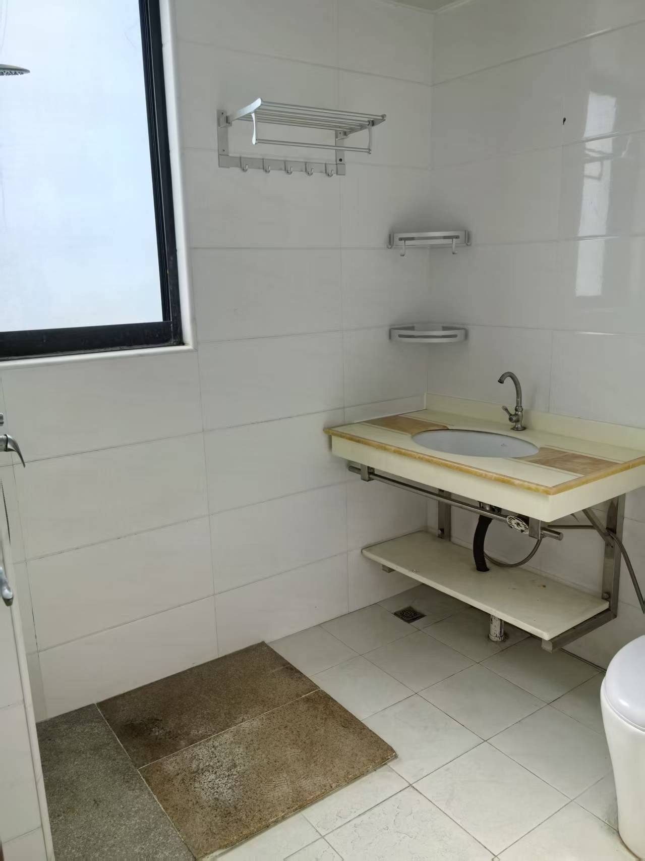 盛达景都一期 5室2厅2卫 4500.0元/月 盛达景都一期 5室2厅2卫 4500.0元/月室内图