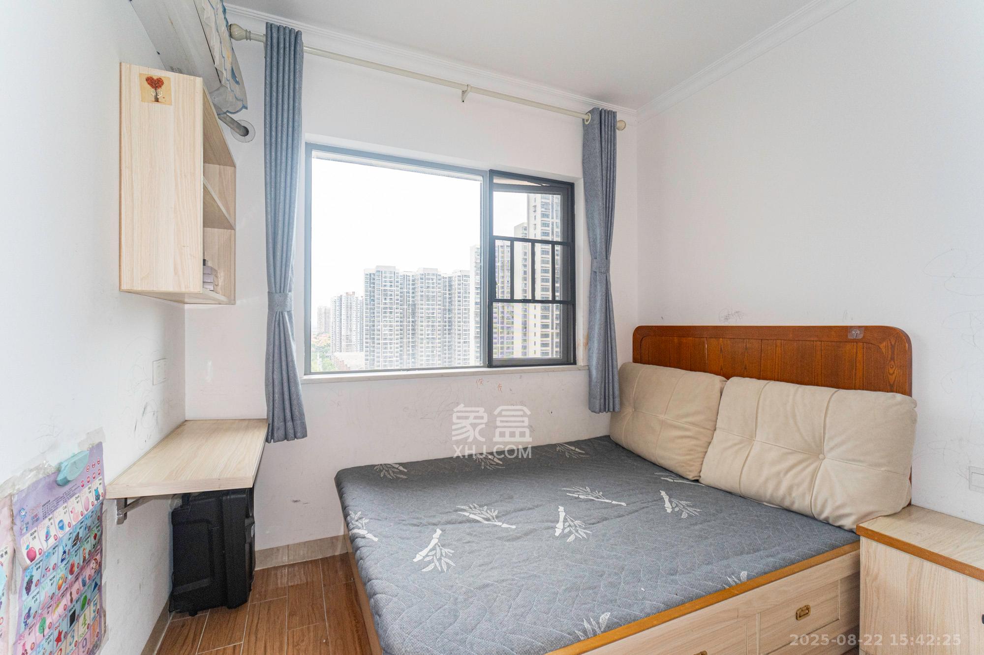 湖湘奥林匹克花园 3室2厅2卫 79.8万 湖湘奥林匹克花园 3室2厅2卫 79.8万卧室