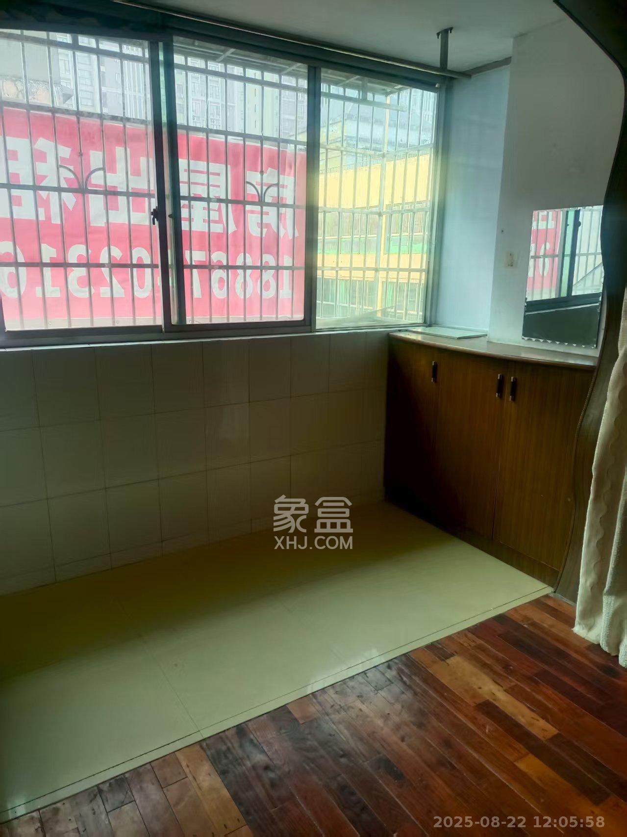 茶叶大市场“山水茗园” 2室2厅1卫 900.0元/月 茶叶大市场“山水茗园” 2室2厅1卫 900.0元/月室内图