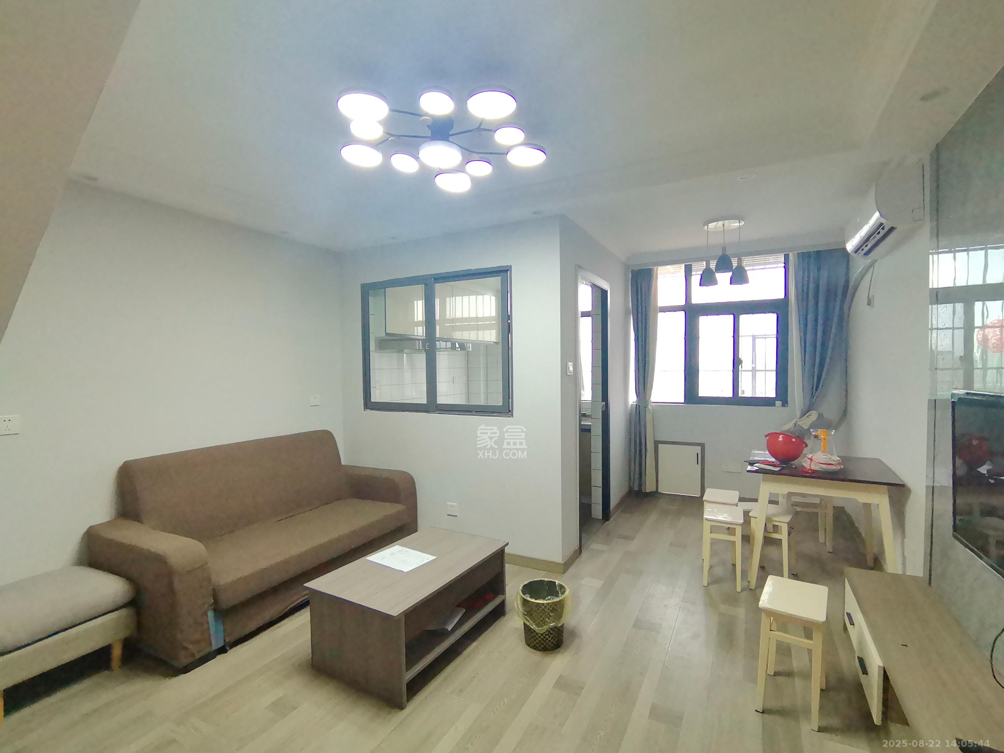 联海商贸城  2室1厅1卫    1100.0元/月 联海商贸城  2室1厅1卫    1100.0元/月