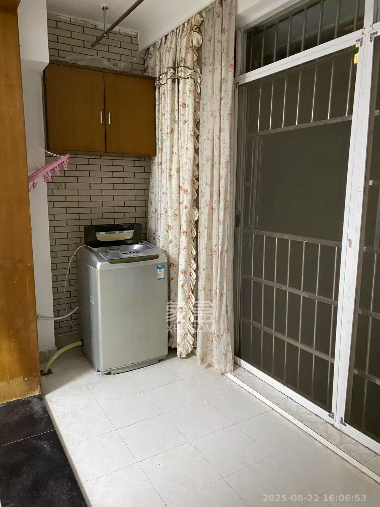 鄱阳小区 3室2厅1卫 1400.0元/月 鄱阳小区 3室2厅1卫 1400.0元/月室内图