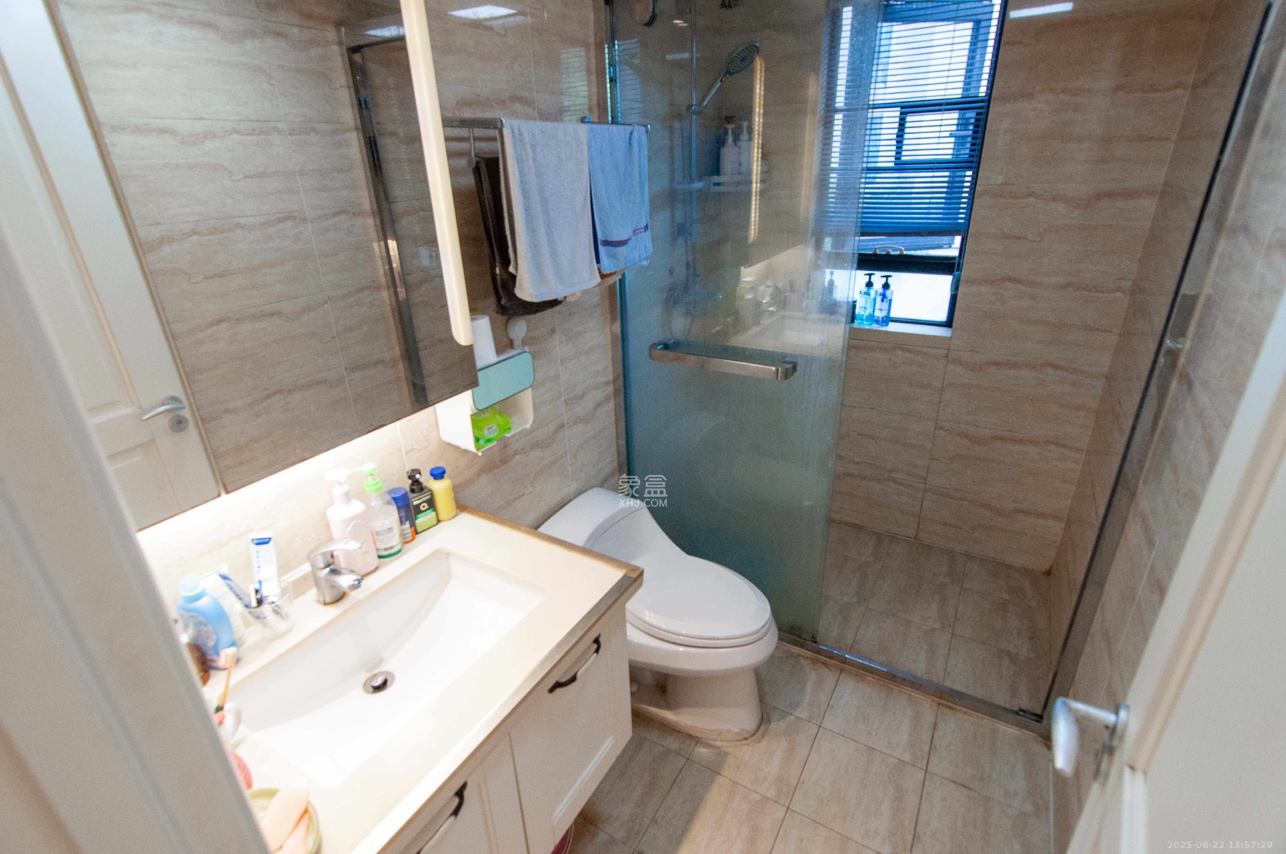 万科里梅溪郡  5室2厅2卫    328.0万 万科里梅溪郡  5室2厅2卫    328.0万卫生间