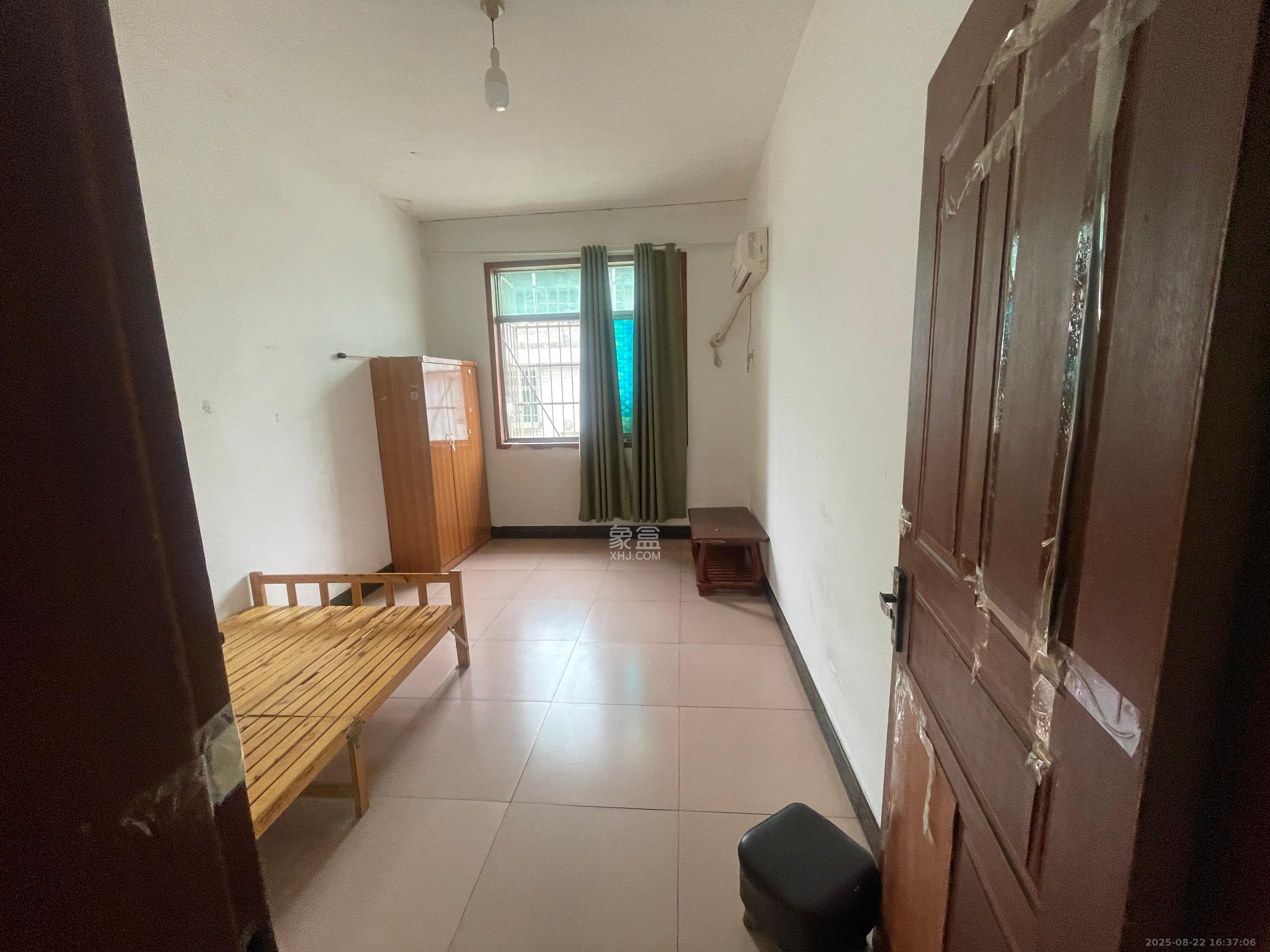 松雅安置小区 3室2厅2卫 1200.0元/月 松雅安置小区 3室2厅2卫 1200.0元/月室内图