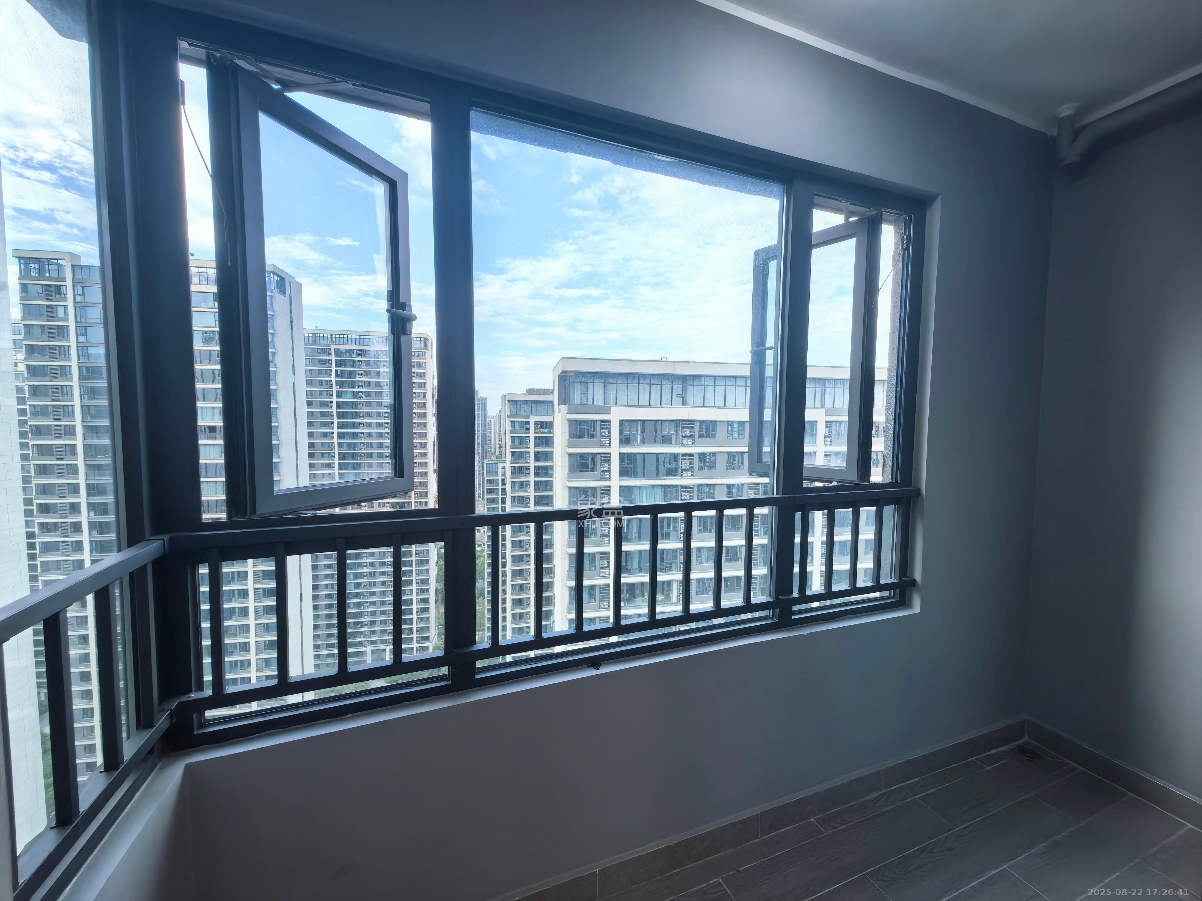 中海阅溪府  4室2厅2卫    4000.0元/月室内图