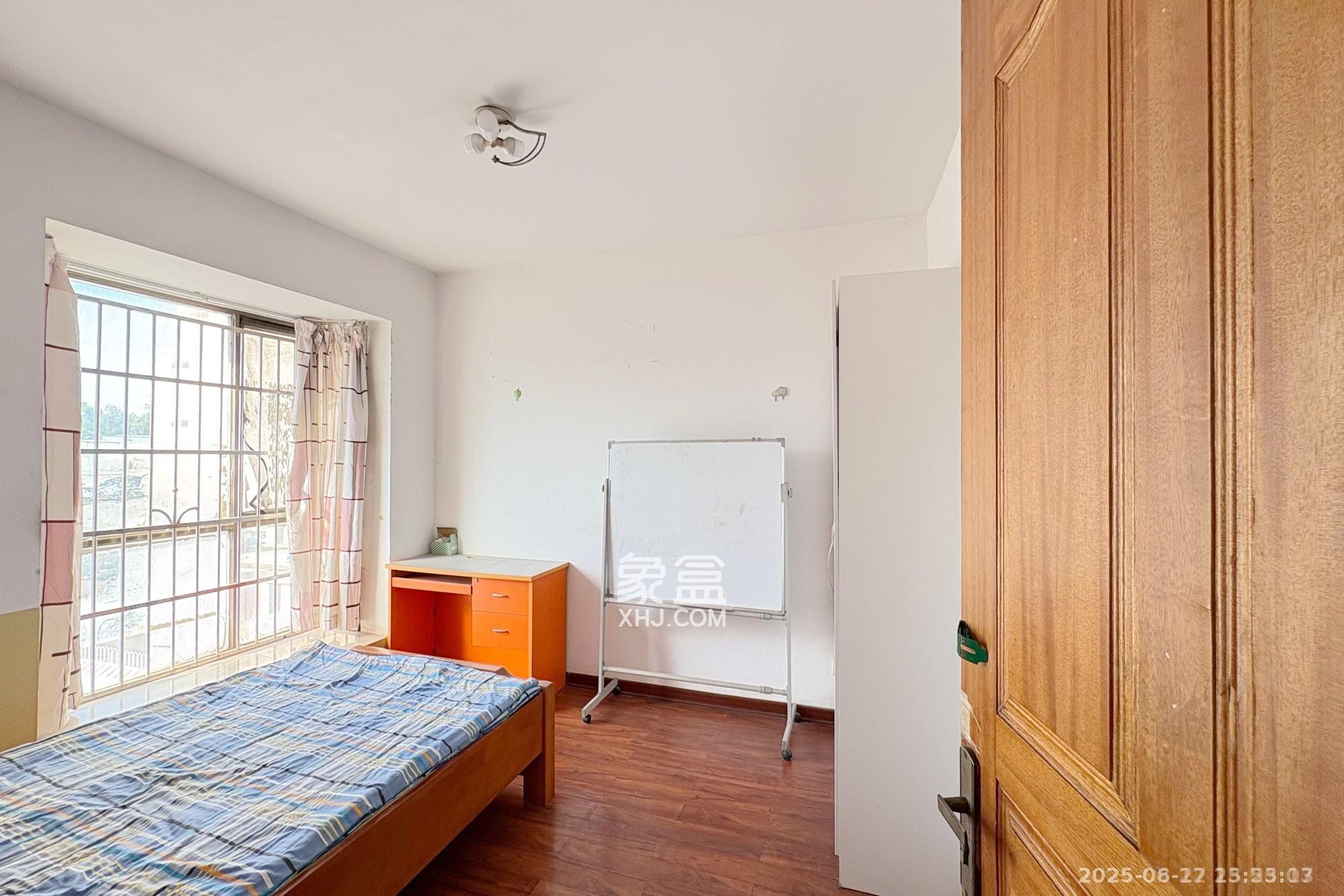 佳天雅苑 3室2厅2卫 2000.0元/月 佳天雅苑 3室2厅2卫 2000.0元/月室内图