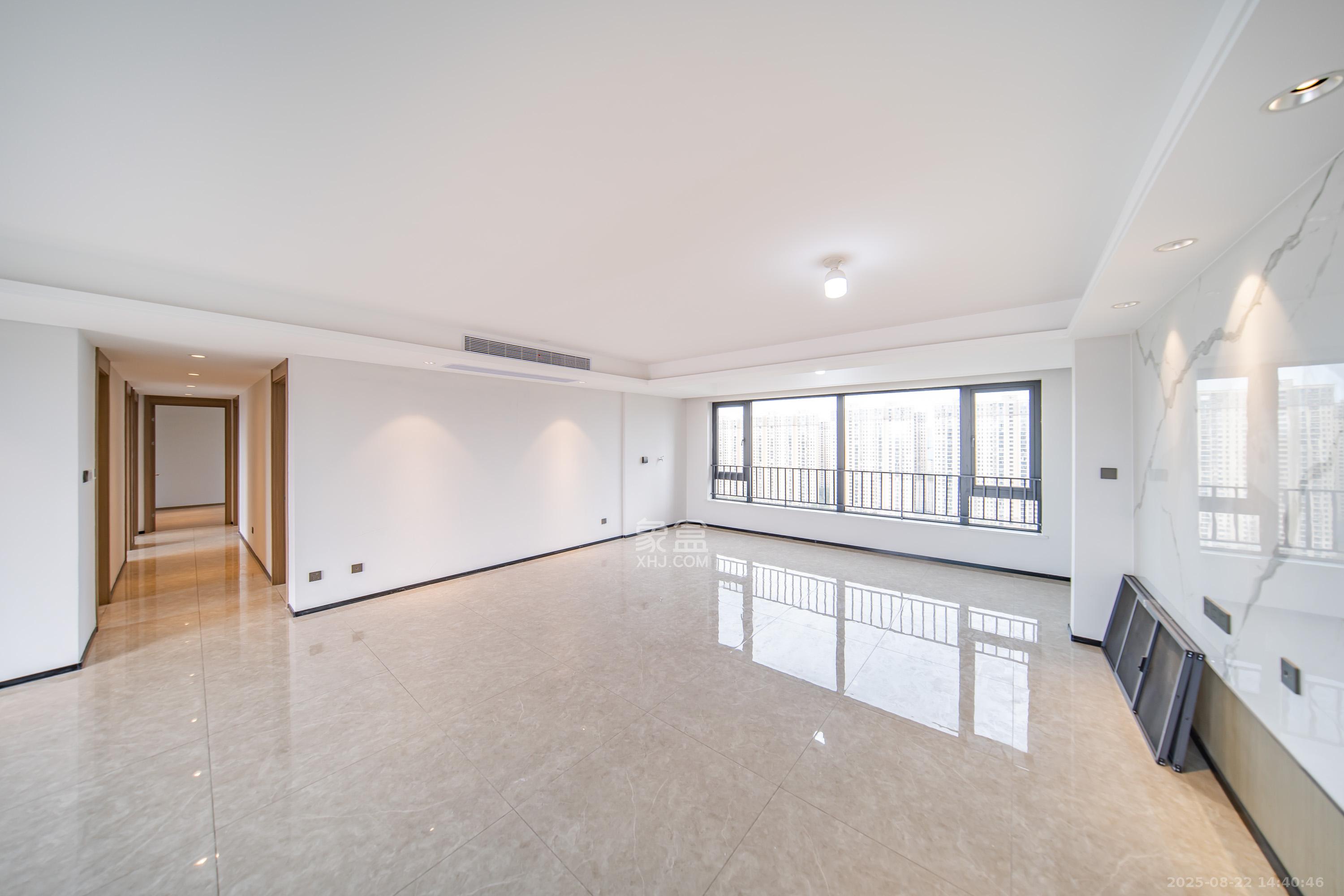 华润凯旋门二期  5室2厅2卫    250.0万客厅