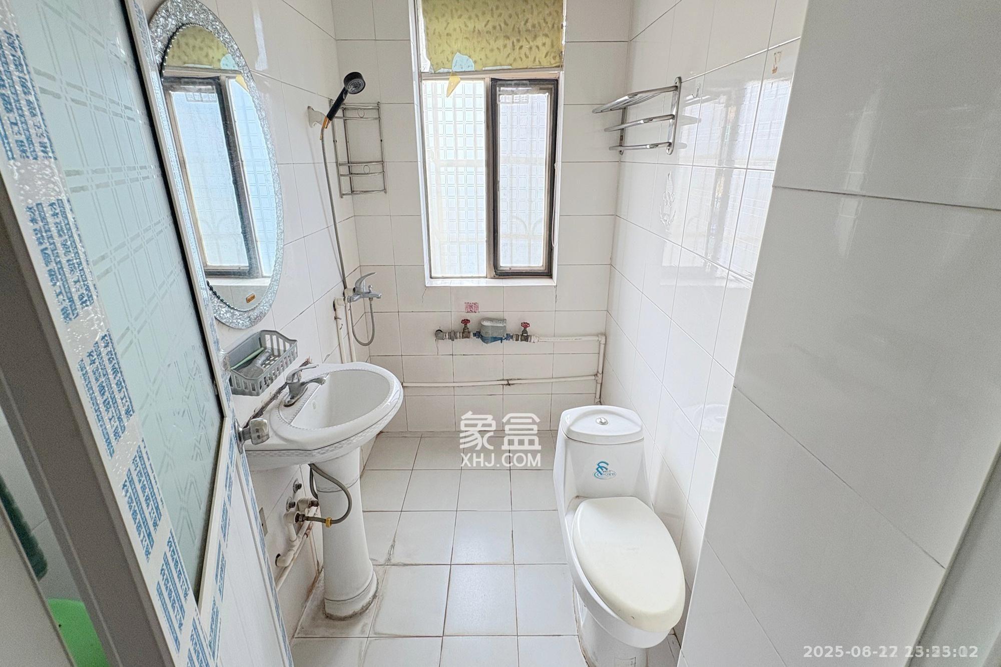 佳天雅苑 3室2厅2卫 2000.0元/月 佳天雅苑 3室2厅2卫 2000.0元/月室内图