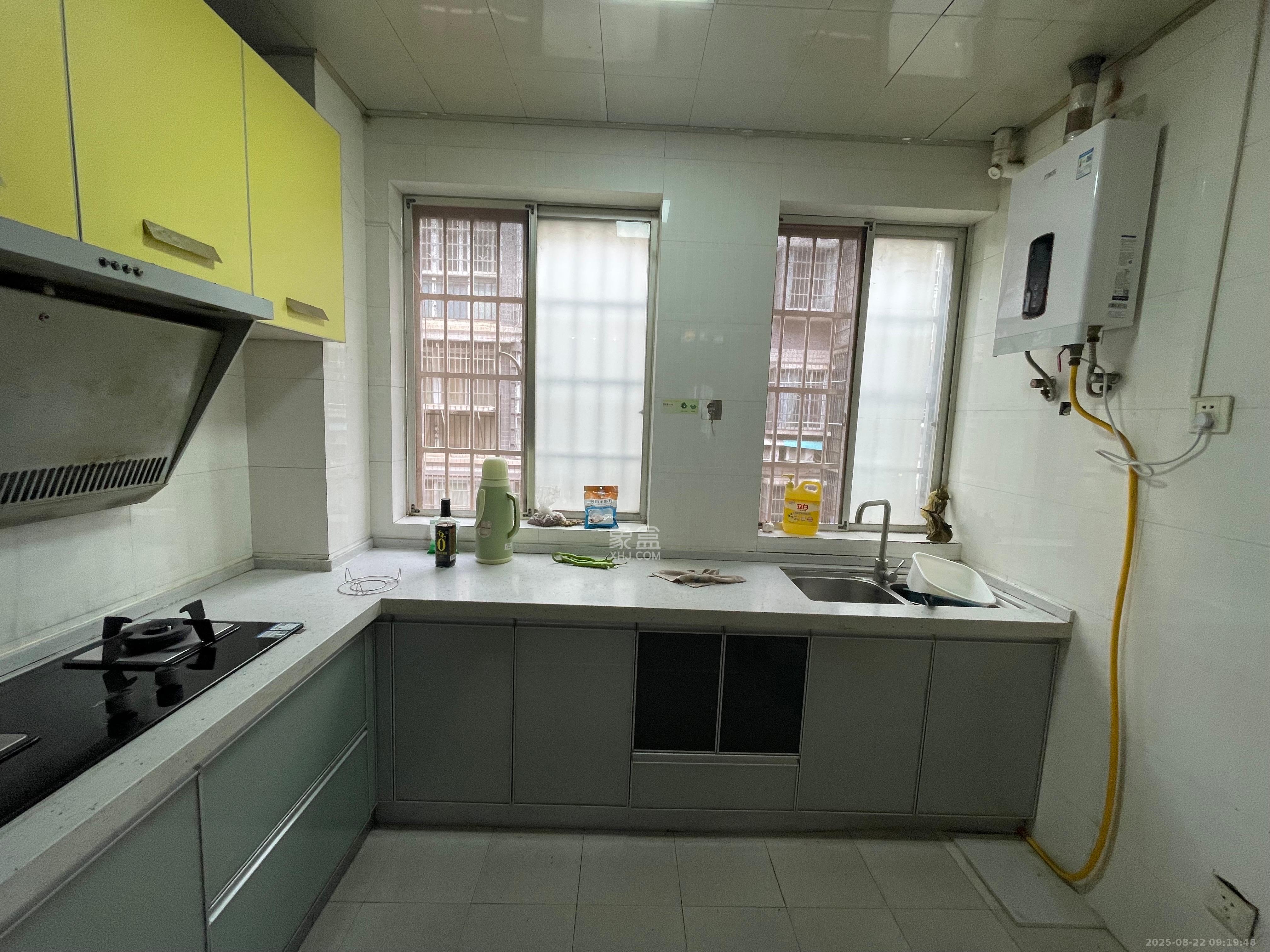 湘绣城 2室2厅1卫 1300.0元/月 湘绣城 2室2厅1卫 1300.0元/月室内图