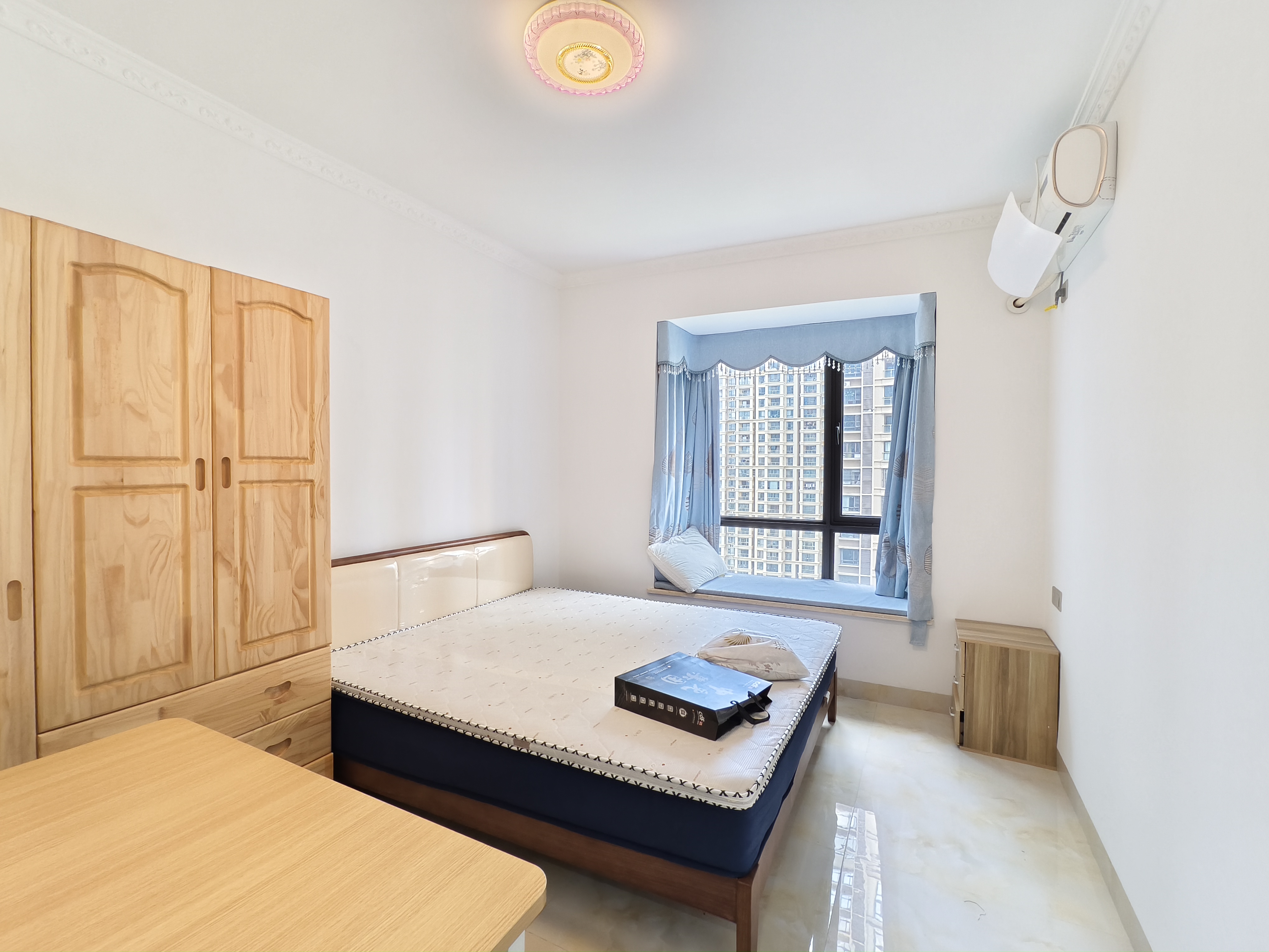 海阔天空-国瑞城三期(铂仕苑) 5室2厅2卫 8000.0元/月 海阔天空-国瑞城三期(铂仕苑) 5室2厅2卫 8000.0元/月室内图