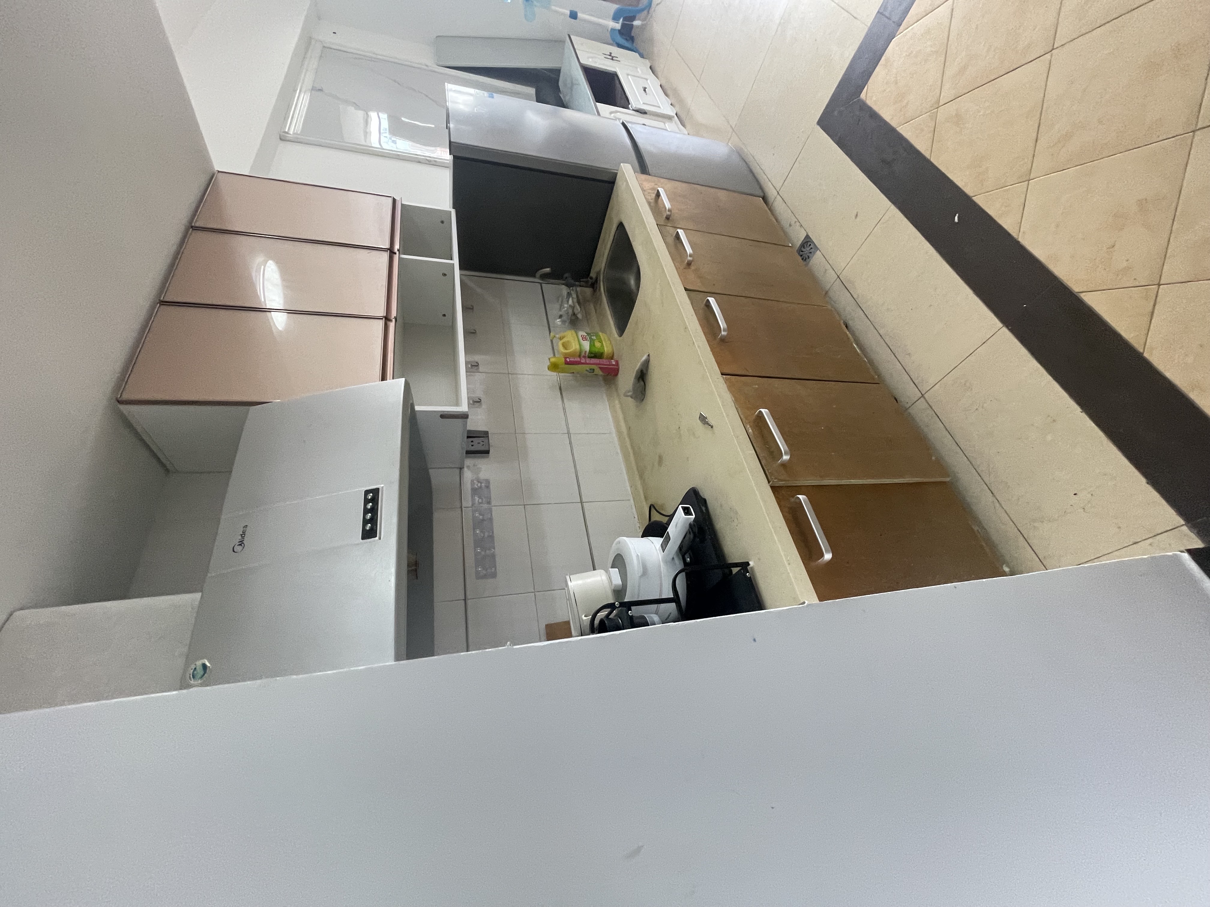 帝国大厦 1室1厅1卫 1400.0元/月 帝国大厦 1室1厅1卫 1400.0元/月室内图