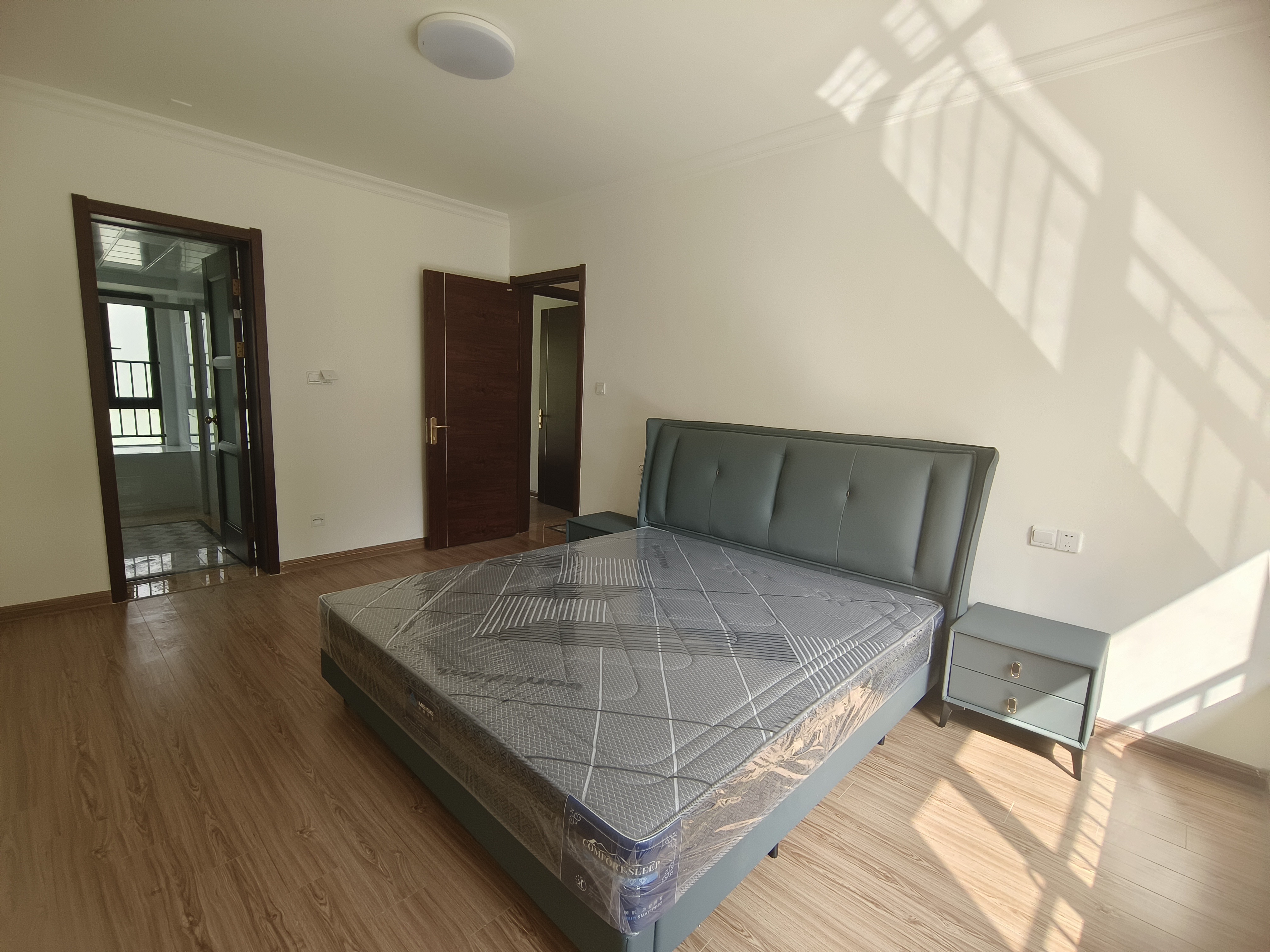 华耀碧桂园十里江湾誉峯 4室2厅2卫 3000.0元/月 华耀碧桂园十里江湾誉峯 4室2厅2卫 3000.0元/月室内图