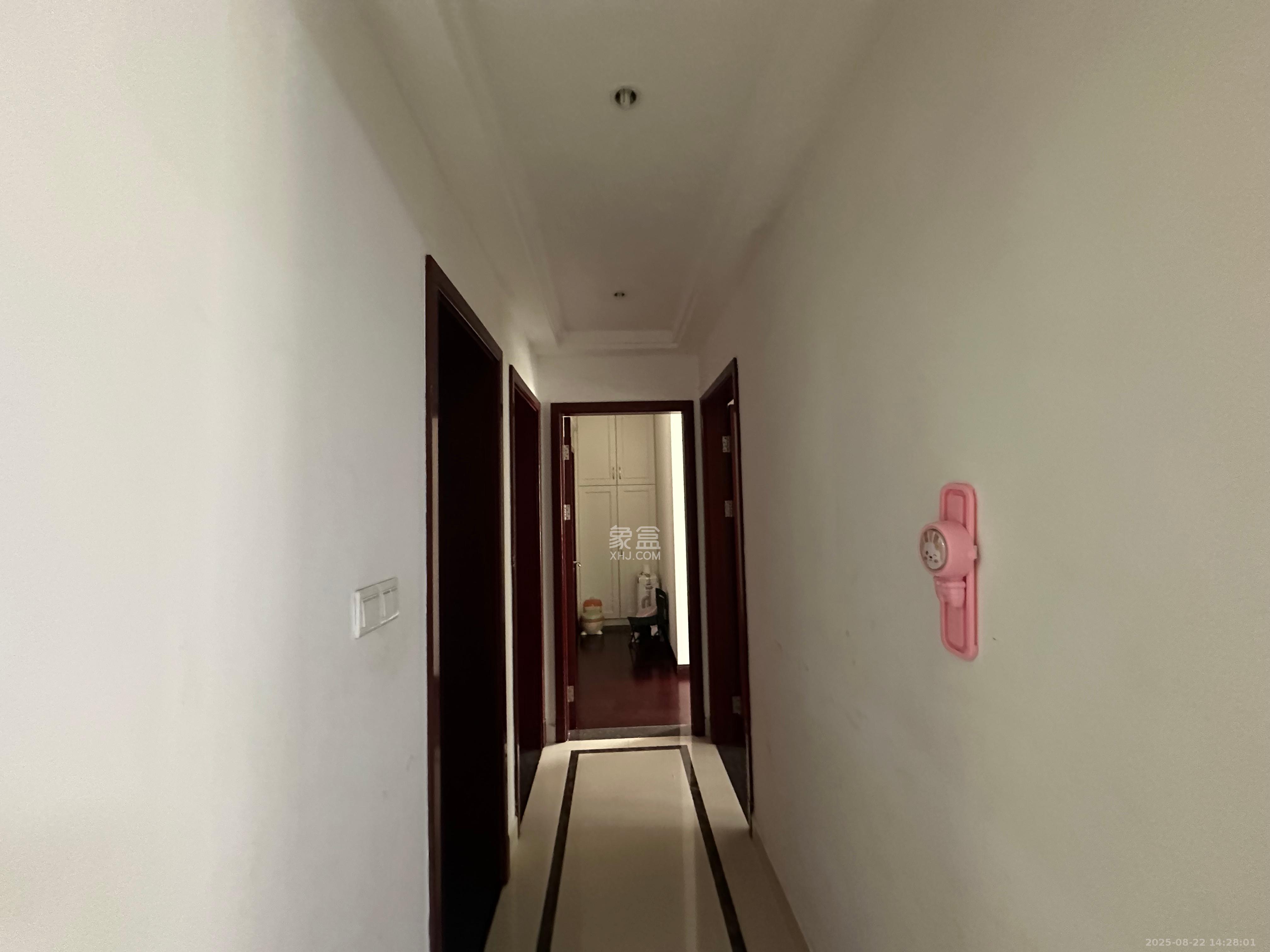 中海国际三期  3室2厅2卫    2300.0元/月 中海国际三期  3室2厅2卫    2300.0元/月