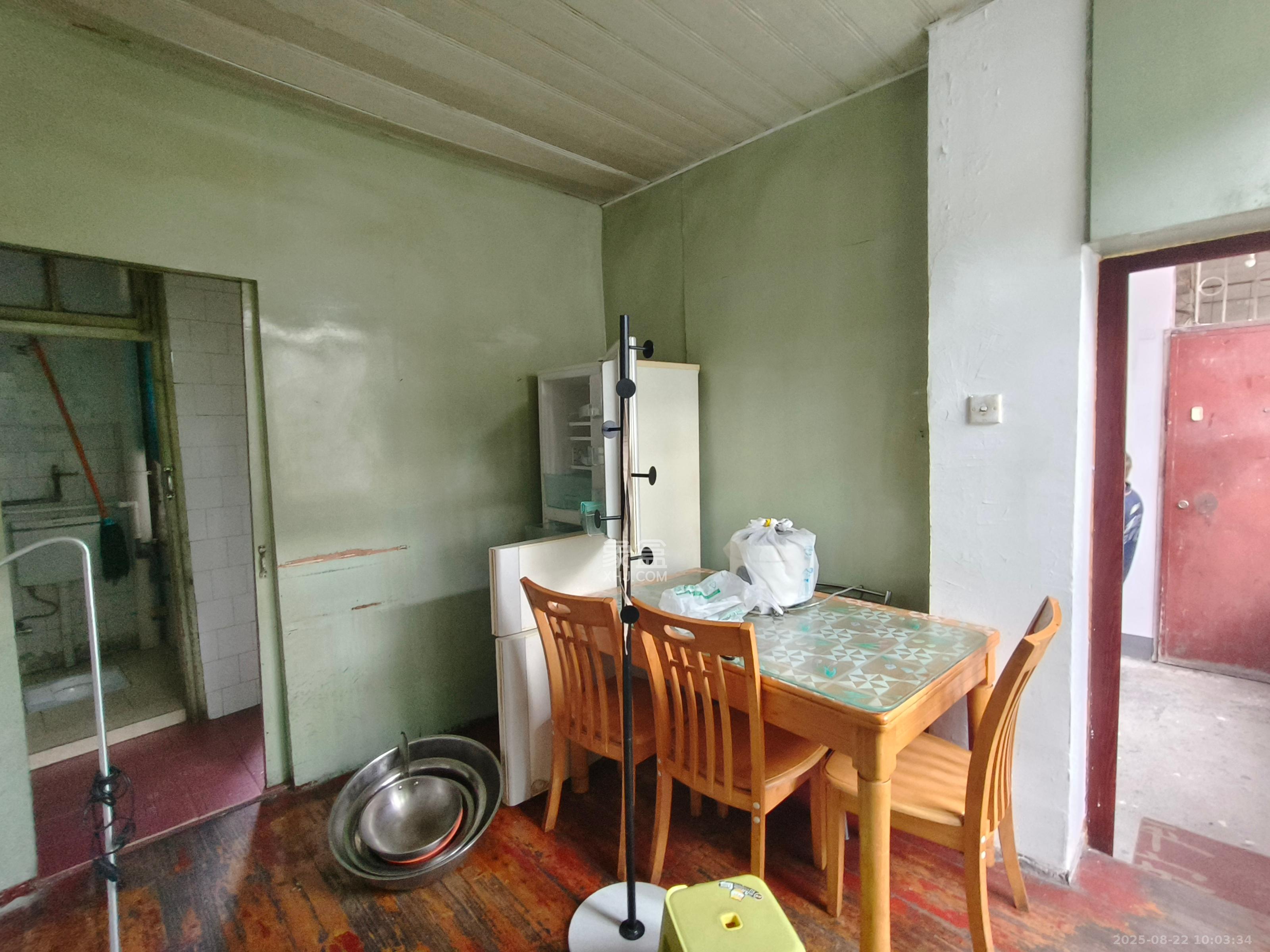 湖南省二轻供销总公司宿舍  2室1厅1卫    1800.0元/月室内图