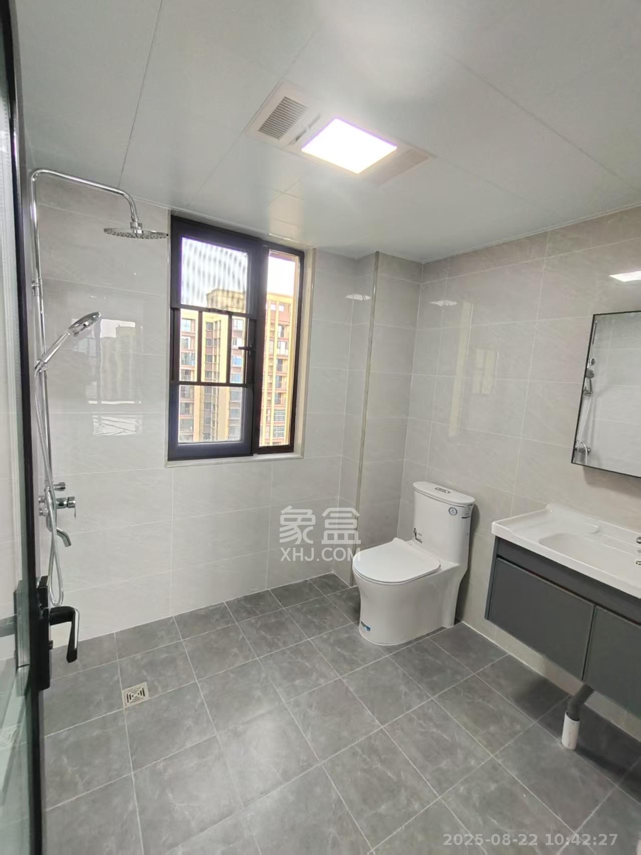 和润园三期  3室2厅2卫    2800.0元/月室内图