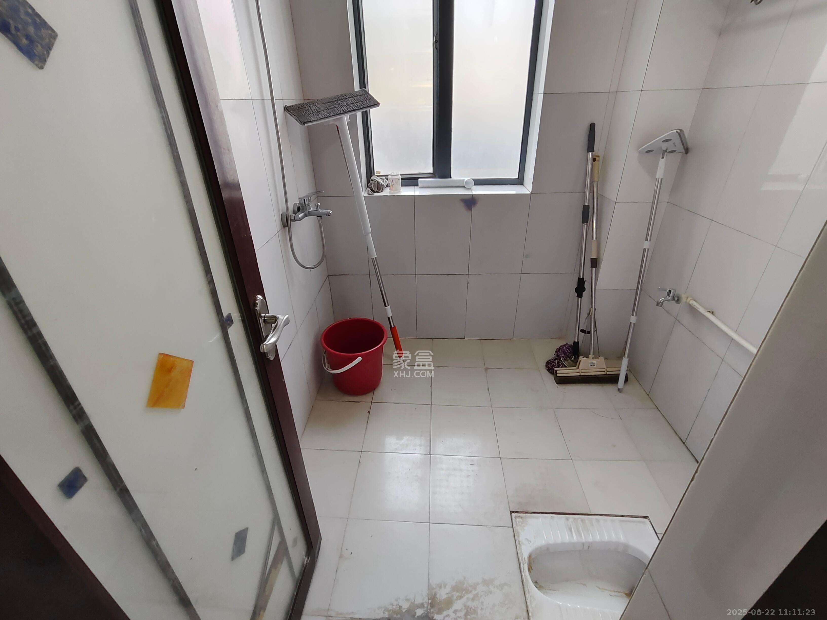 银港水晶城  4室2厅1卫    3200.0元/月 银港水晶城  4室2厅1卫    3200.0元/月室内图