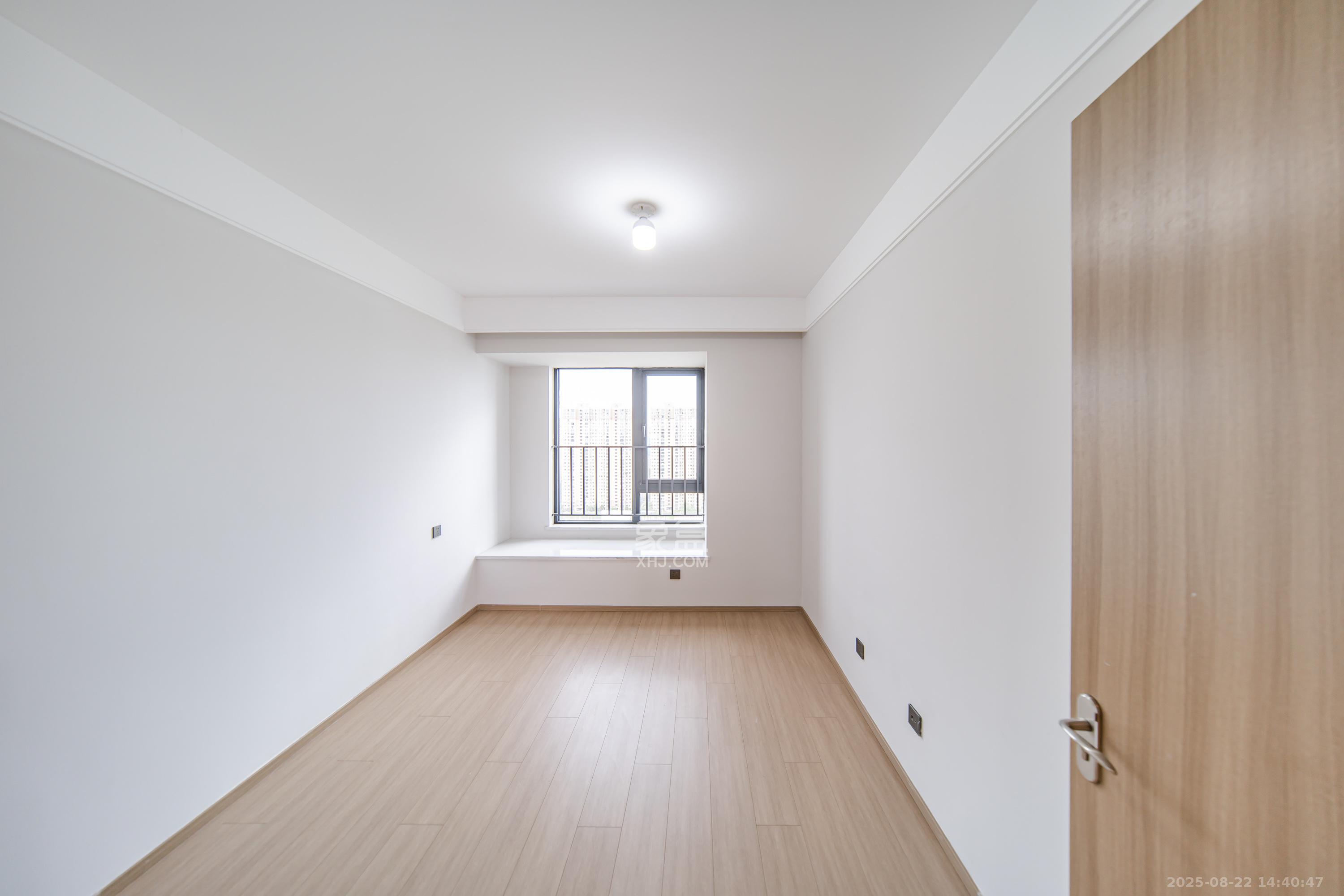 华润凯旋门二期  5室2厅2卫    250.0万卧室