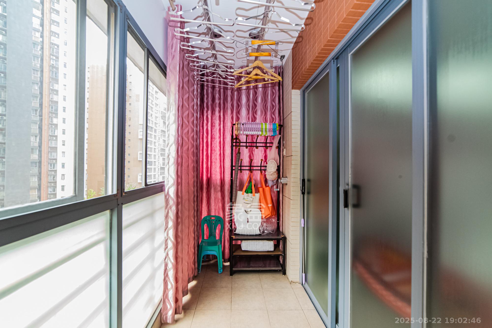 滨江君悦香邸 3室1厅1卫 97.0万 滨江君悦香邸 3室1厅1卫 97.0万阳台