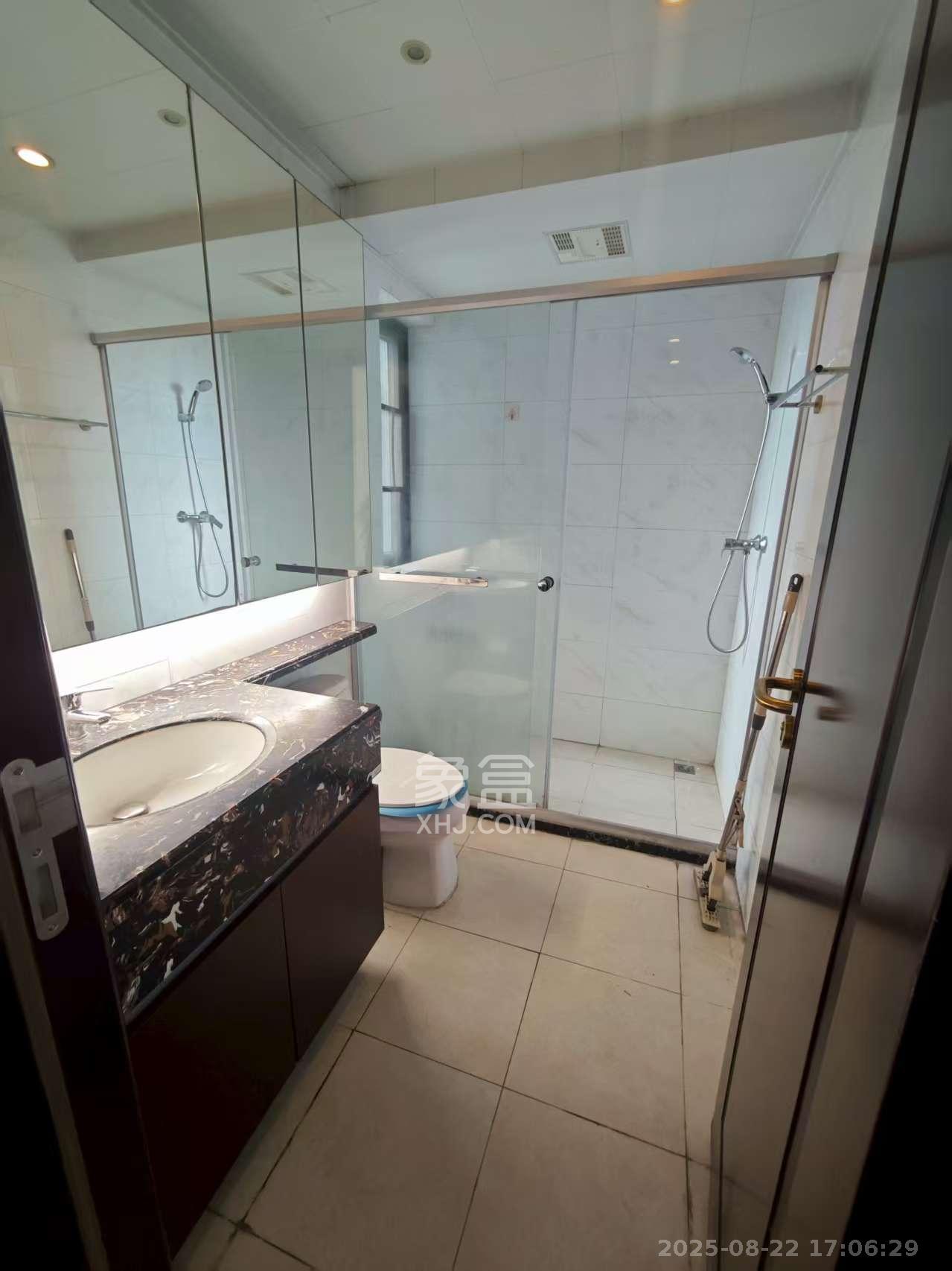 恒大御景天下城一期  3室2厅2卫    2300.0元/月 恒大御景天下城一期  3室2厅2卫    2300.0元/月室内图