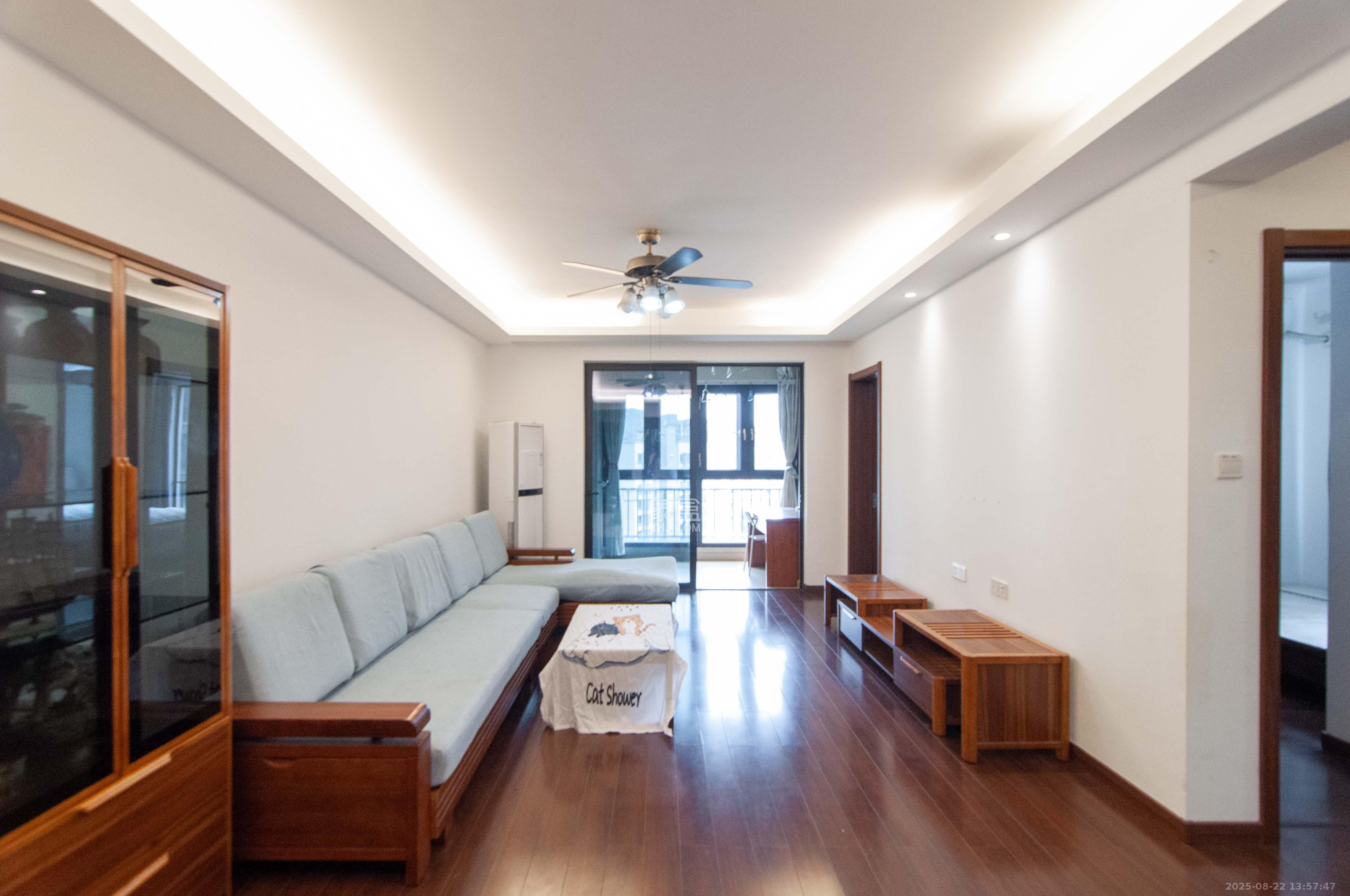 万科里梅溪郡 3室2厅1卫 160.0万 万科里梅溪郡 3室2厅1卫 160.0万客厅