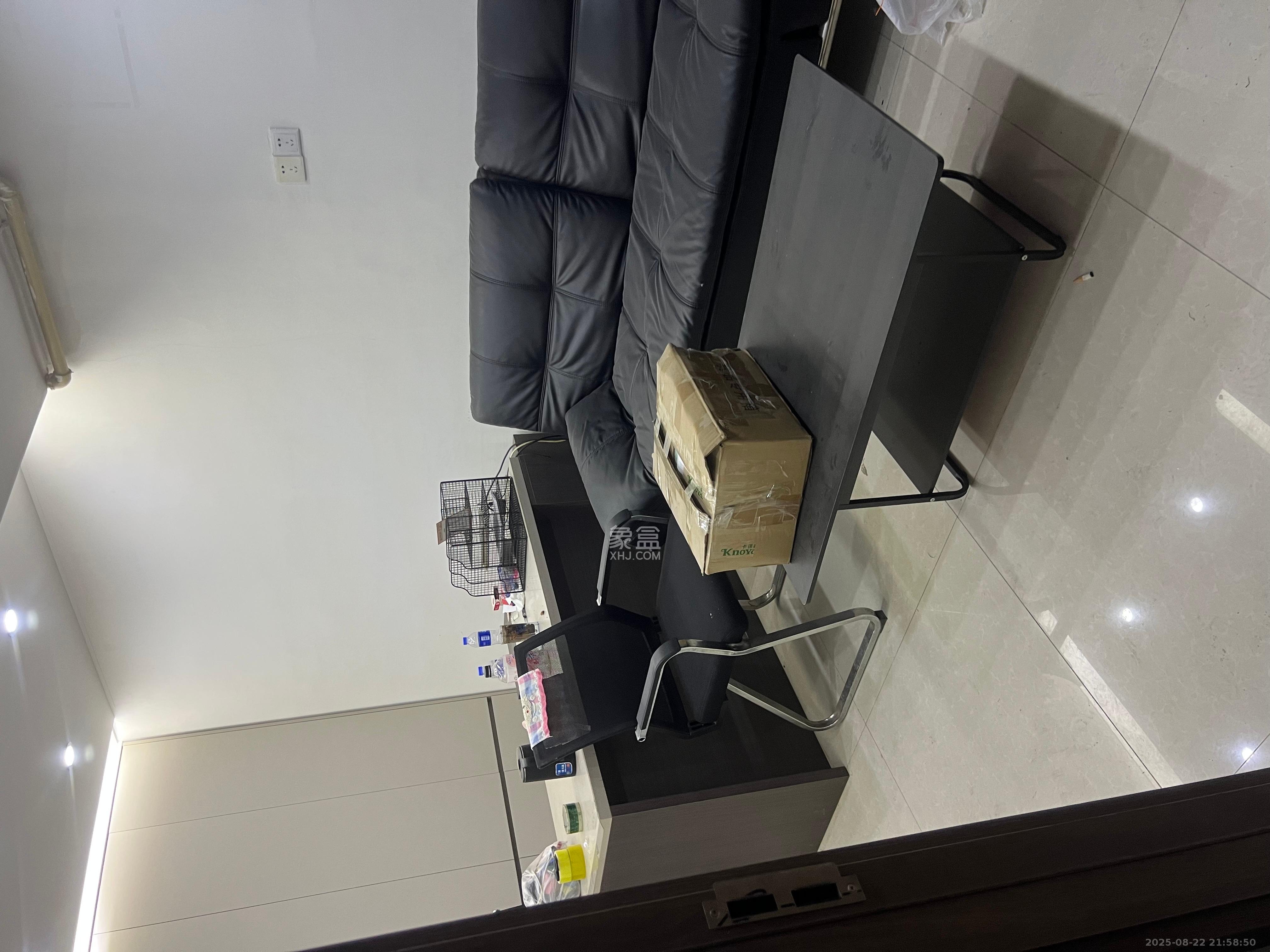 奥克斯广场  1室1厅1卫    3500.0元/月 奥克斯广场  1室1厅1卫    3500.0元/月