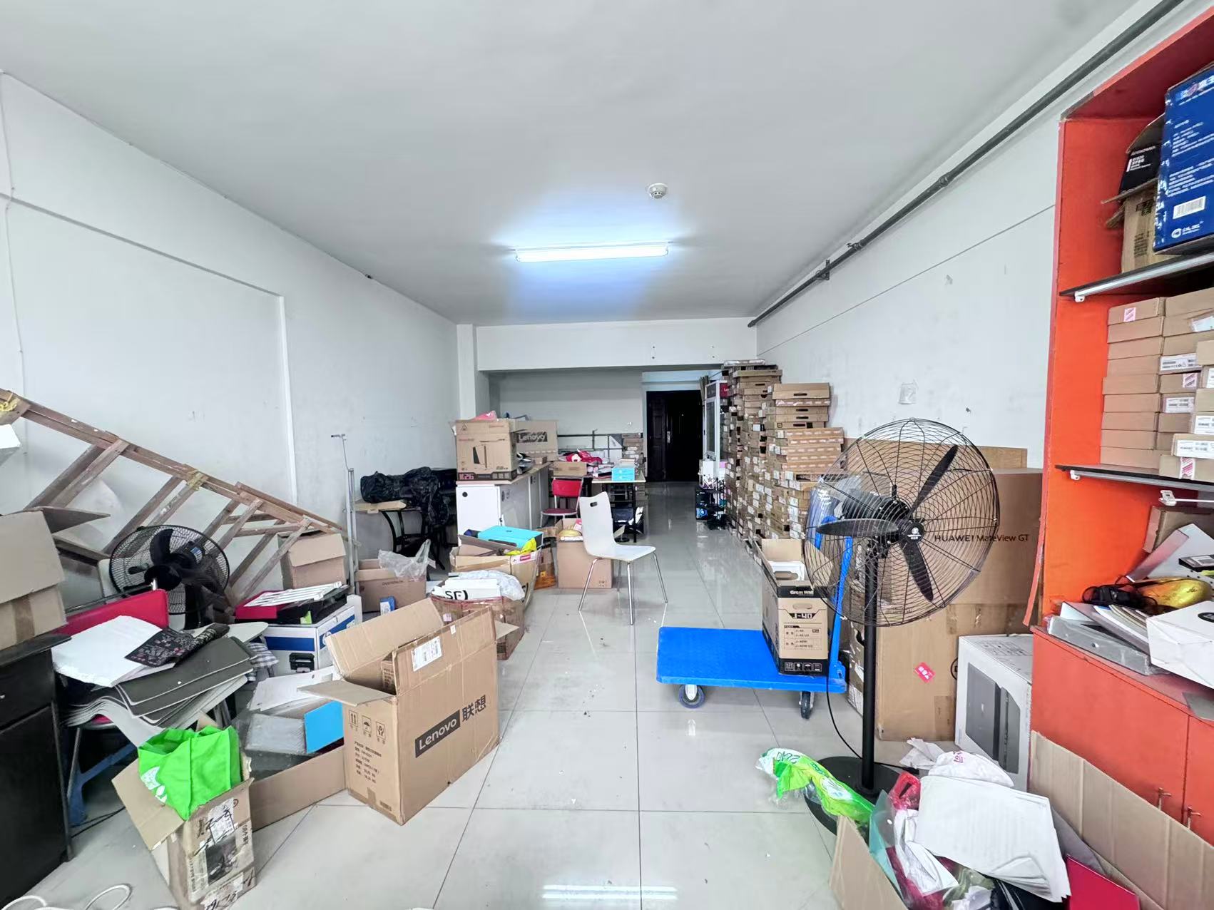 中房电脑大市场  1室1厅1卫   20.00万