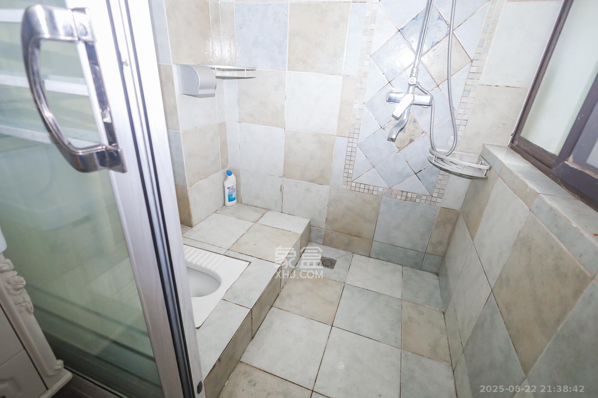 绿地中央广场  3室2厅1卫    140.0万 绿地中央广场  3室2厅1卫    140.0万卫生间