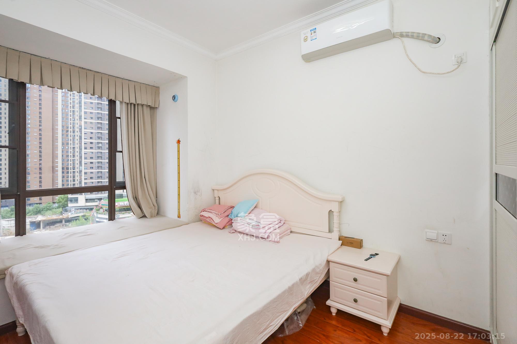 南山雍江汇(滨江国际新城)  3室2厅1卫    110.0万 南山雍江汇(滨江国际新城)  3室2厅1卫    110.0万卧室