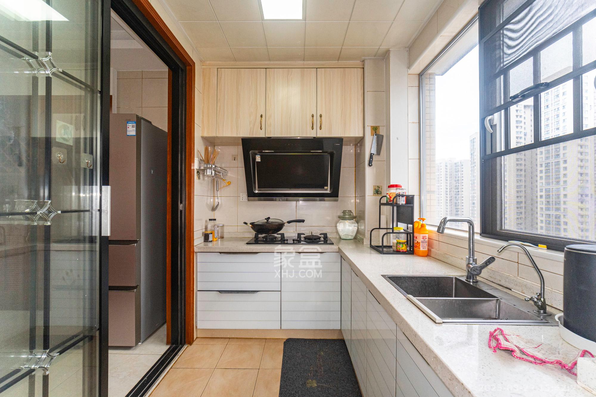 湖湘奥林匹克花园 3室2厅2卫 79.8万 湖湘奥林匹克花园 3室2厅2卫 79.8万厨房