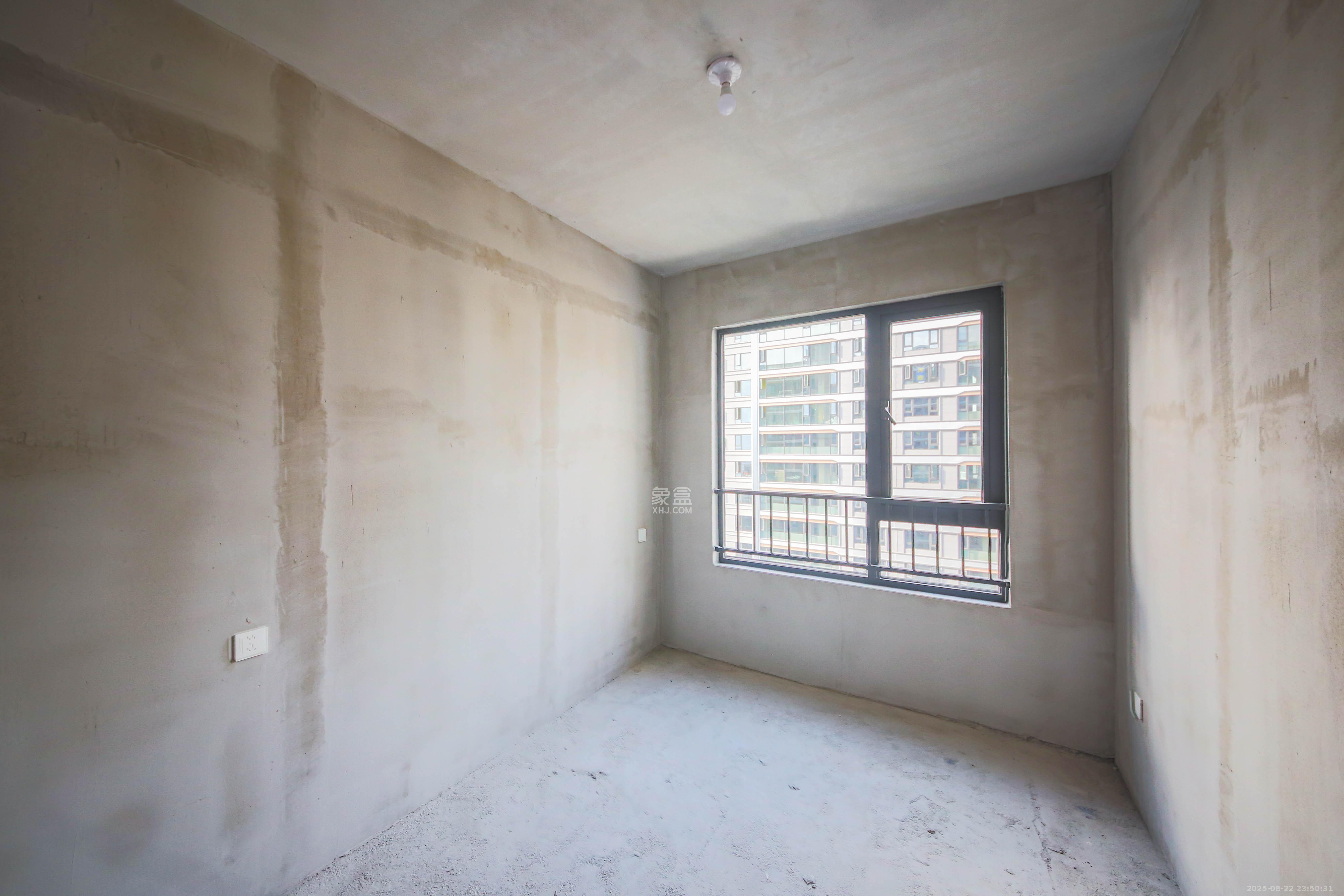 龙湖云河颂  4室2厅3卫    300.0万 龙湖云河颂  4室2厅3卫    300.0万卧室