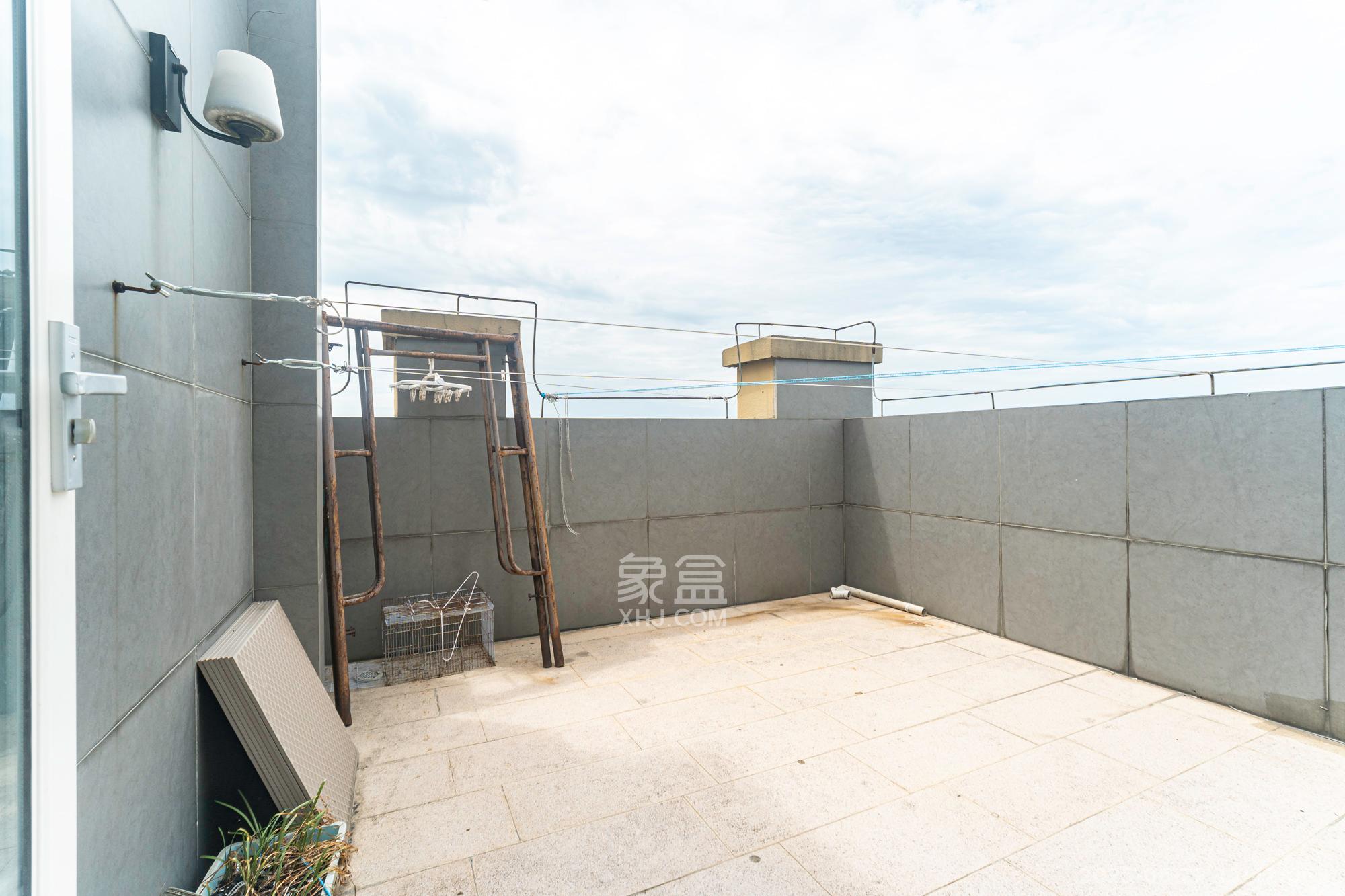 艾美潇湘  4室2厅2卫    79.8万 艾美潇湘  4室2厅2卫    79.8万阳台