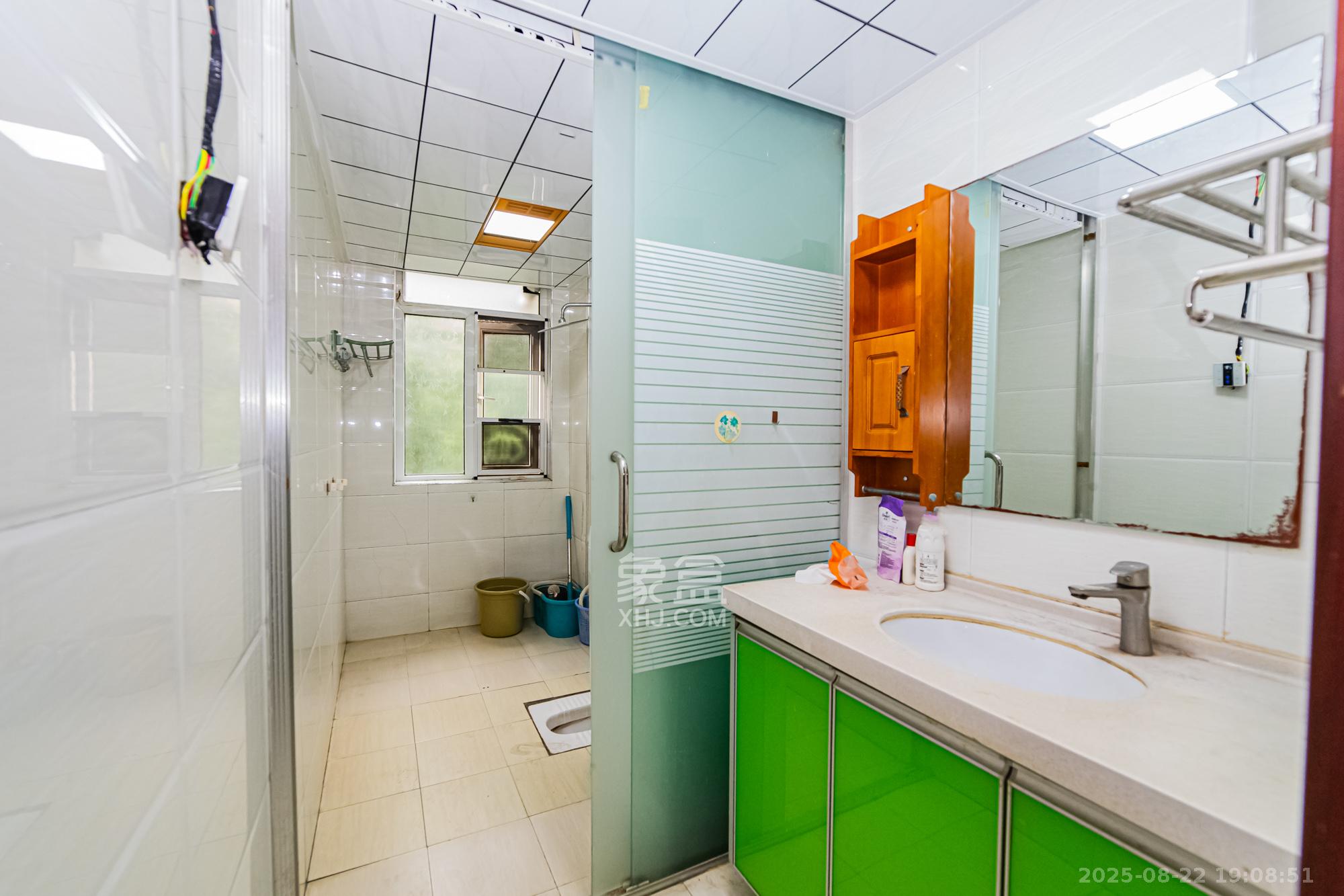 万国城(当代满庭春MOMA)一期 1室2厅2卫 98.0万 万国城(当代满庭春MOMA)一期 1室2厅2卫 98.0万卫生间