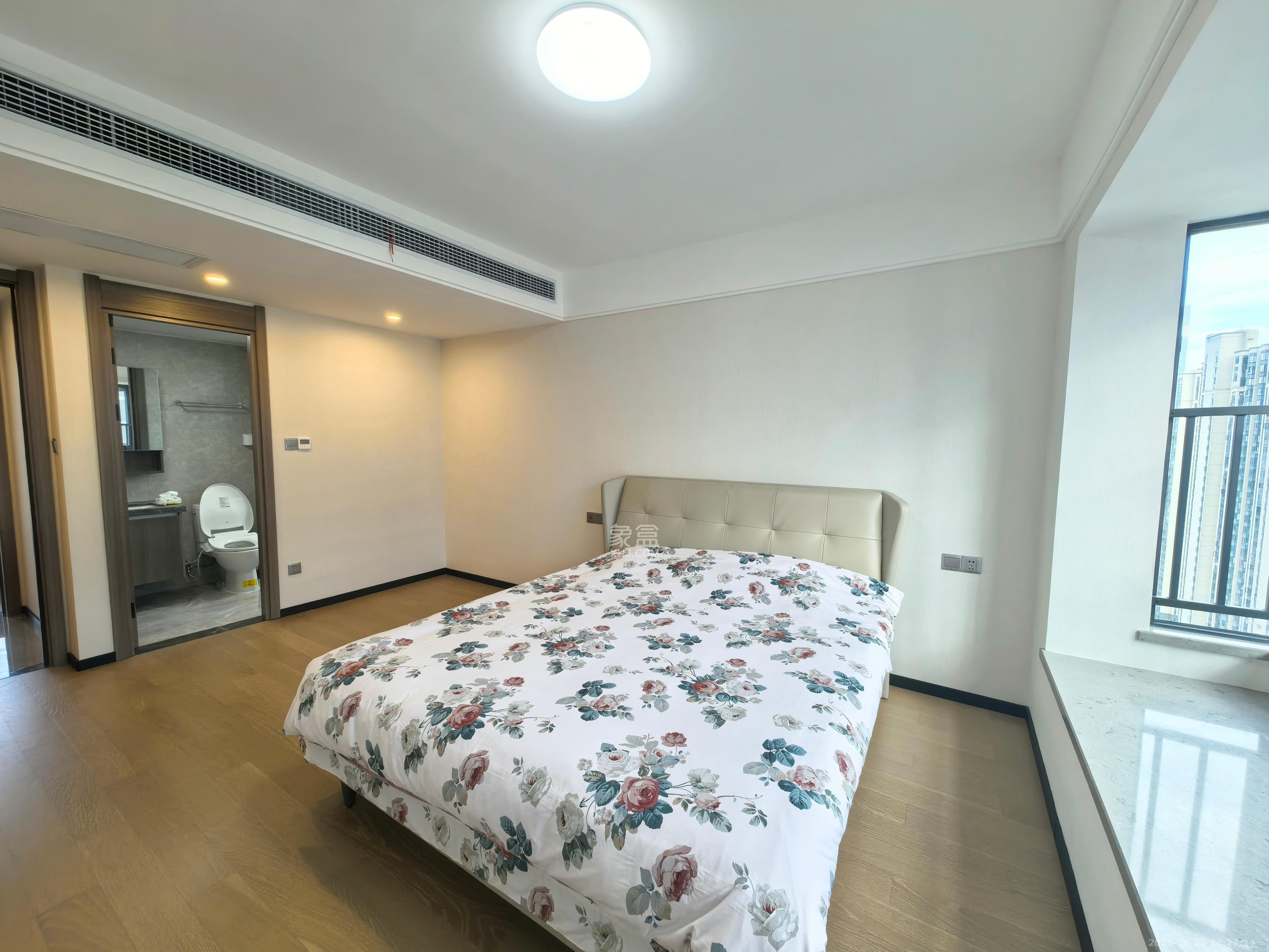 中海阅溪府  4室2厅2卫    4000.0元/月室内图