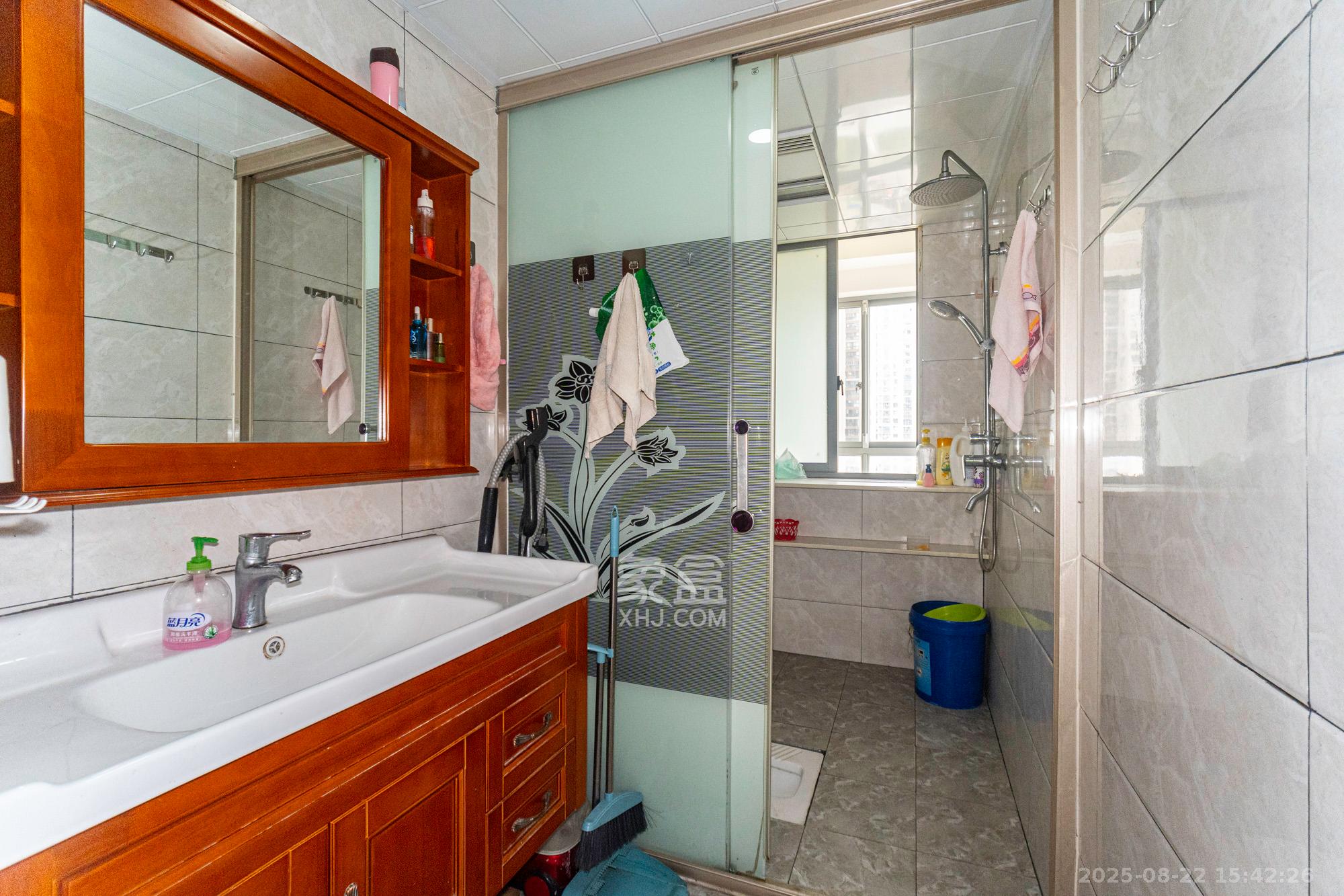 湖湘奥林匹克花园 3室2厅2卫 79.8万 湖湘奥林匹克花园 3室2厅2卫 79.8万卫生间