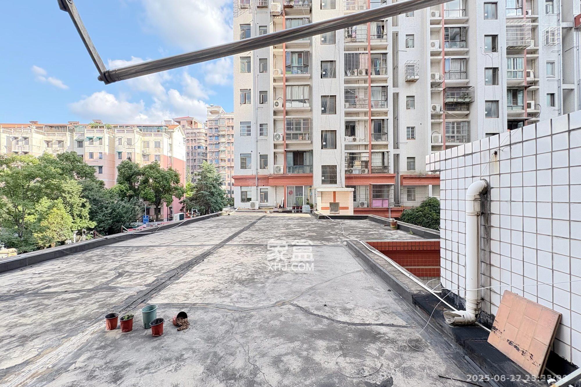 佳天雅苑 3室2厅2卫 2000.0元/月 佳天雅苑 3室2厅2卫 2000.0元/月室内图