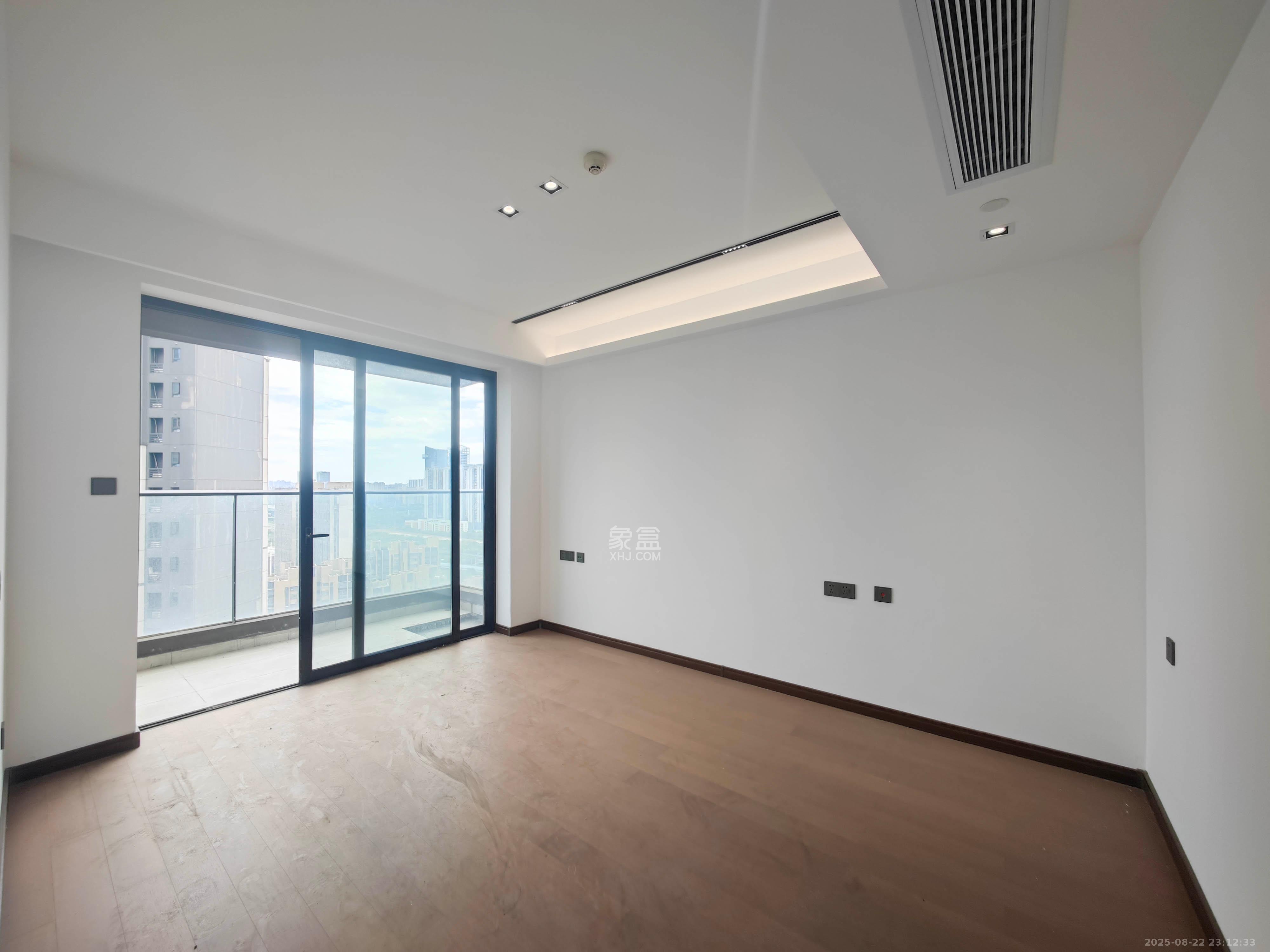 万科魅力之城  4室2厅2卫    165.0万卧室