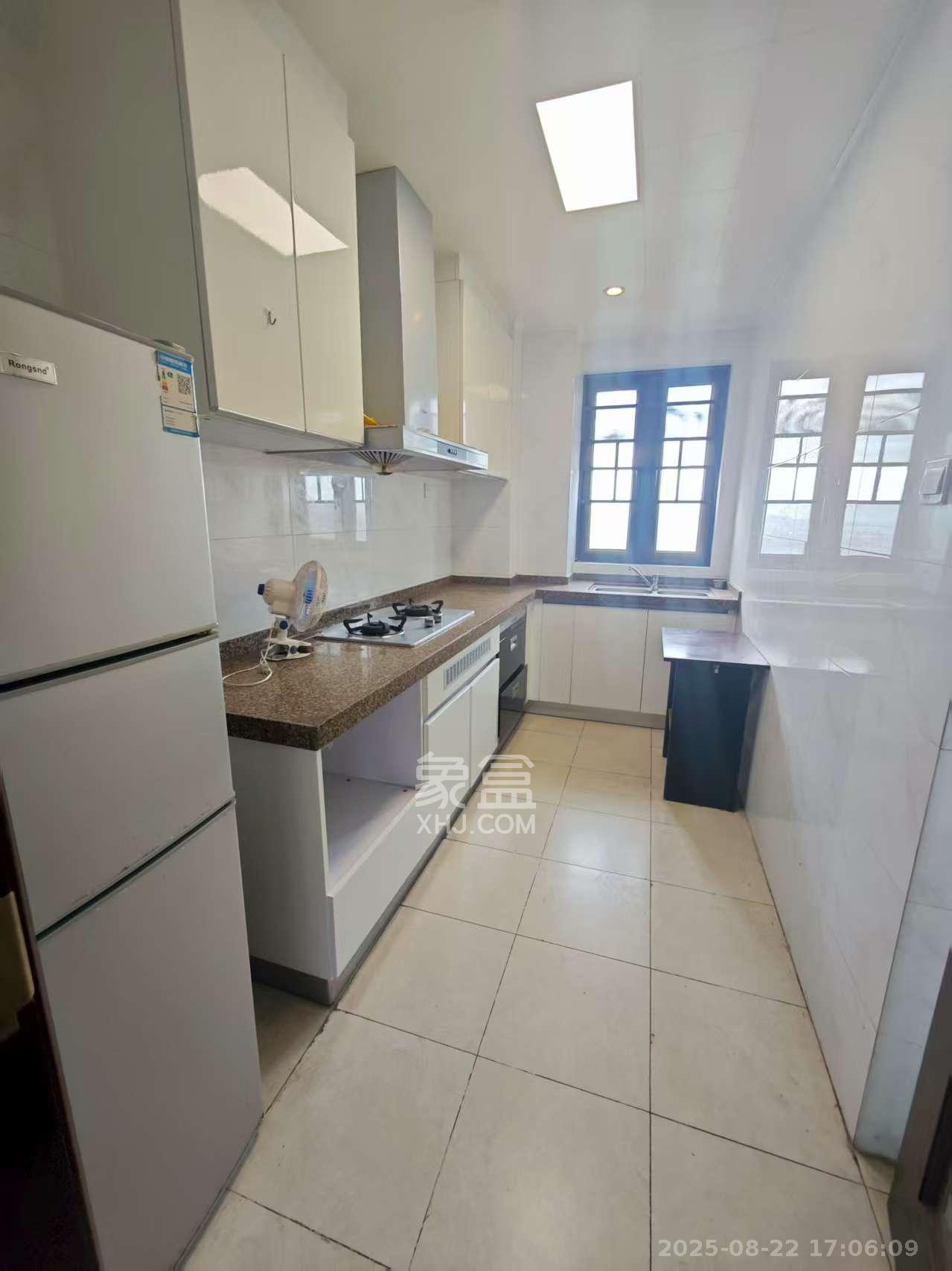 恒大御景天下城一期  3室2厅2卫    2300.0元/月 恒大御景天下城一期  3室2厅2卫    2300.0元/月室内图